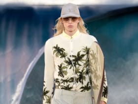 Louis Vuitton SS27 ของ Pharrell พาคลื่นยักษ์มาปารีส กับลุค Surfer Dandy ที่หยิบมาใส่ในอากาศไทยได้