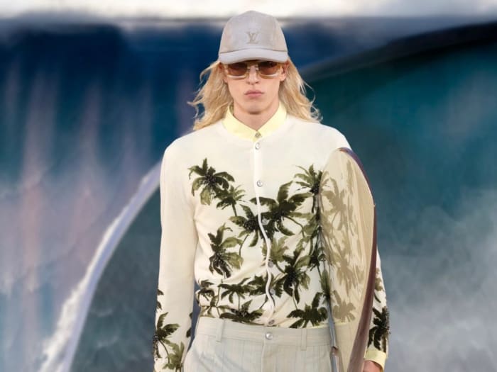 Louis Vuitton SS27 ของ Pharrell พาคลื่นยักษ์มาปารีส กับลุค Surfer Dandy ที่หยิบมาใส่ในอากาศไทยได้