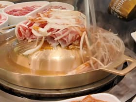 ผัดโบกึม หมูหมักซอสเกาหลีเข้มข้น ที่ BAR B Q PLAZA