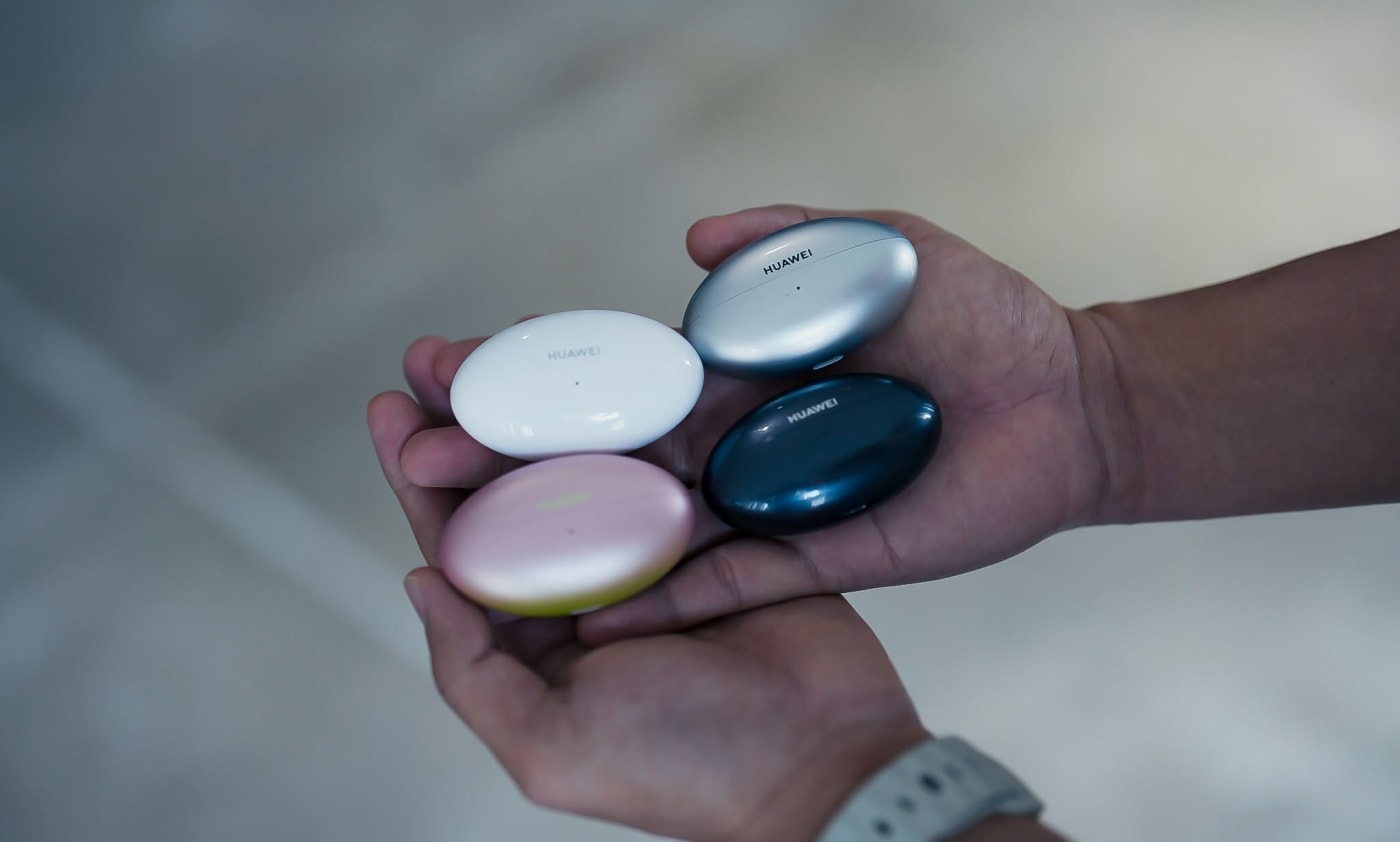 HUAWEI Thailand's website lists four colours: Stellar Silver, Nebula Pink, Ice White and Starry Black.