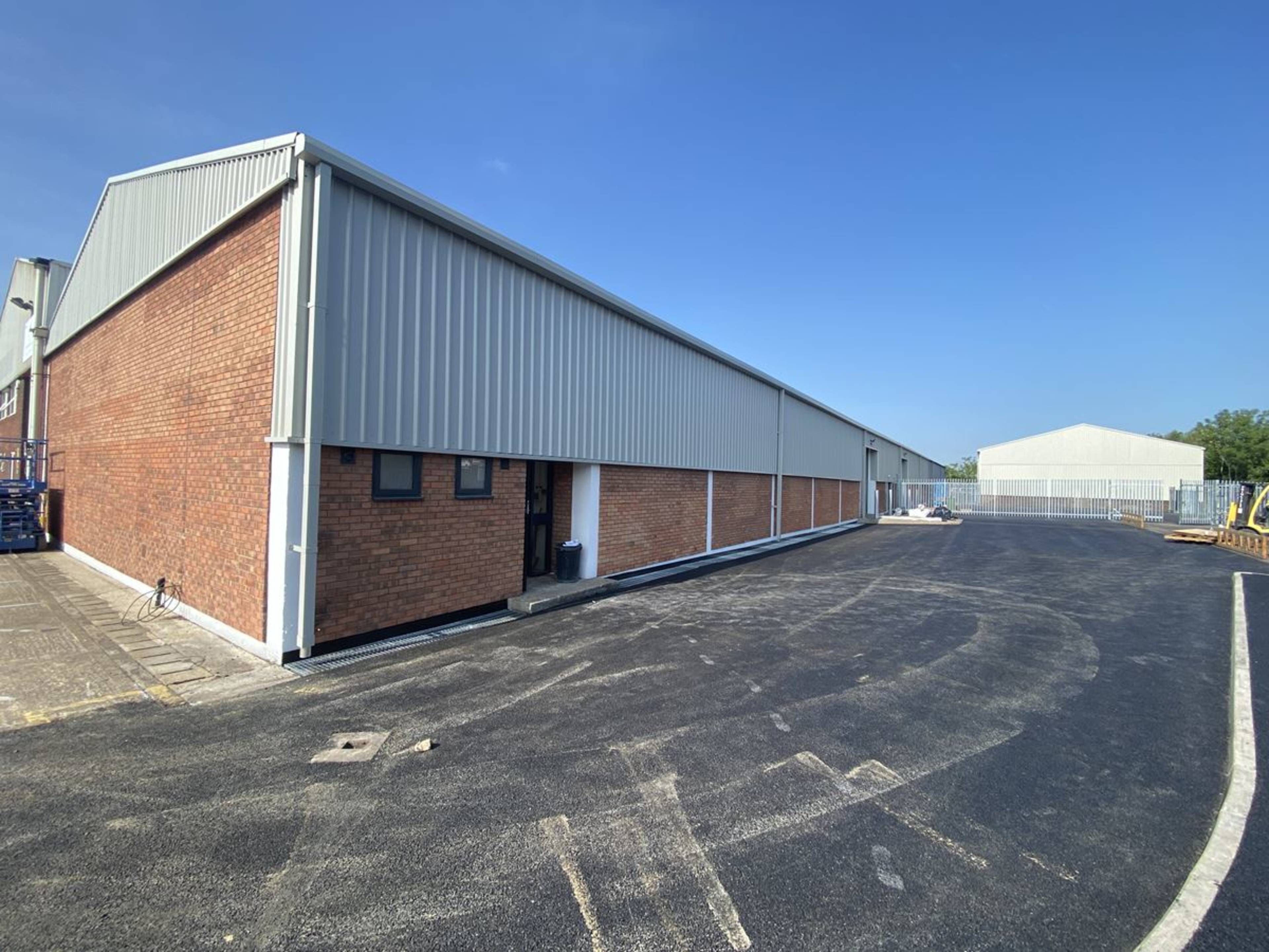 Units 20 & 25 Ashford Industrial Estate, Shield Drive, Feltham JLL