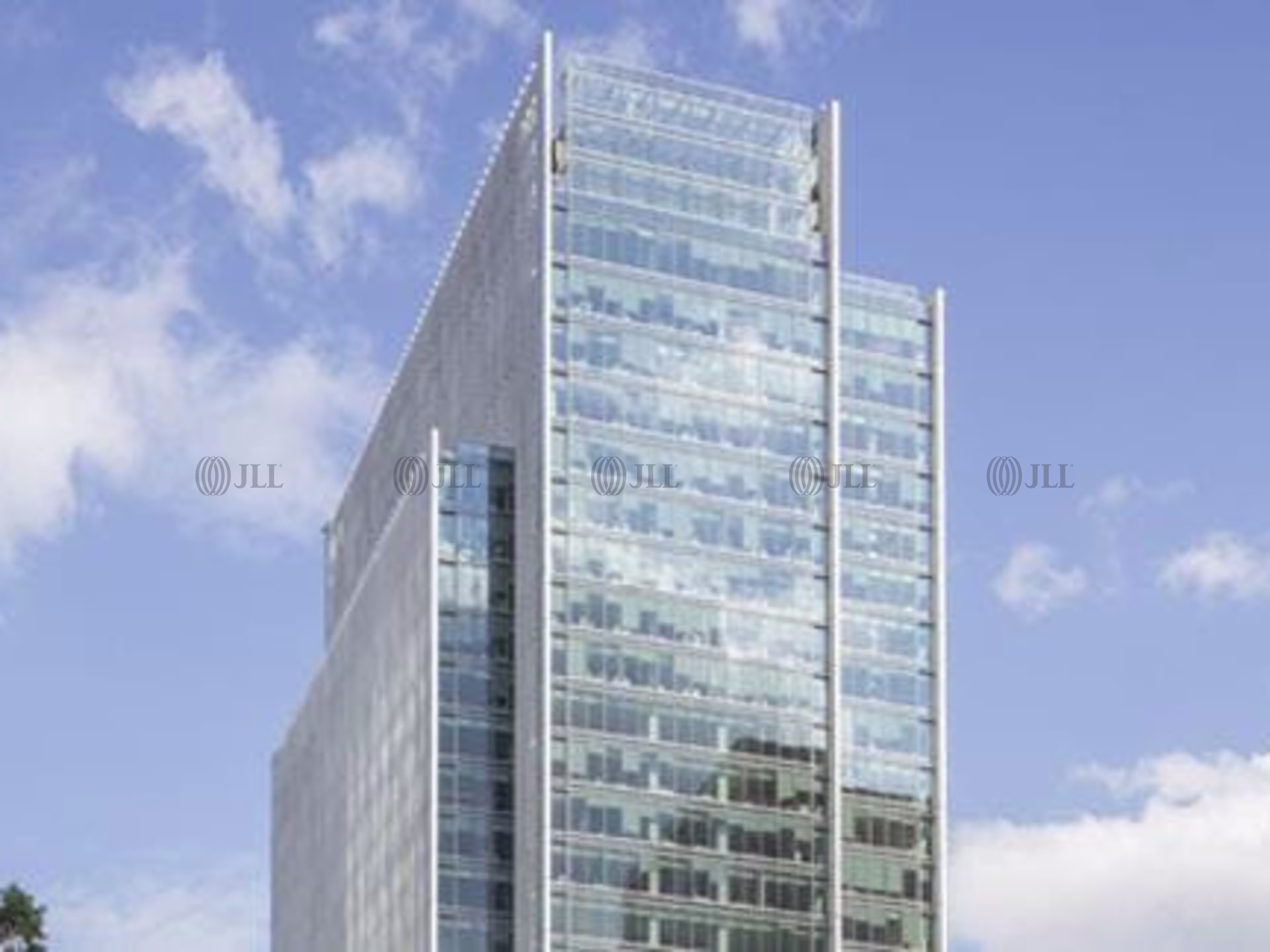 10 Upper Bank Street