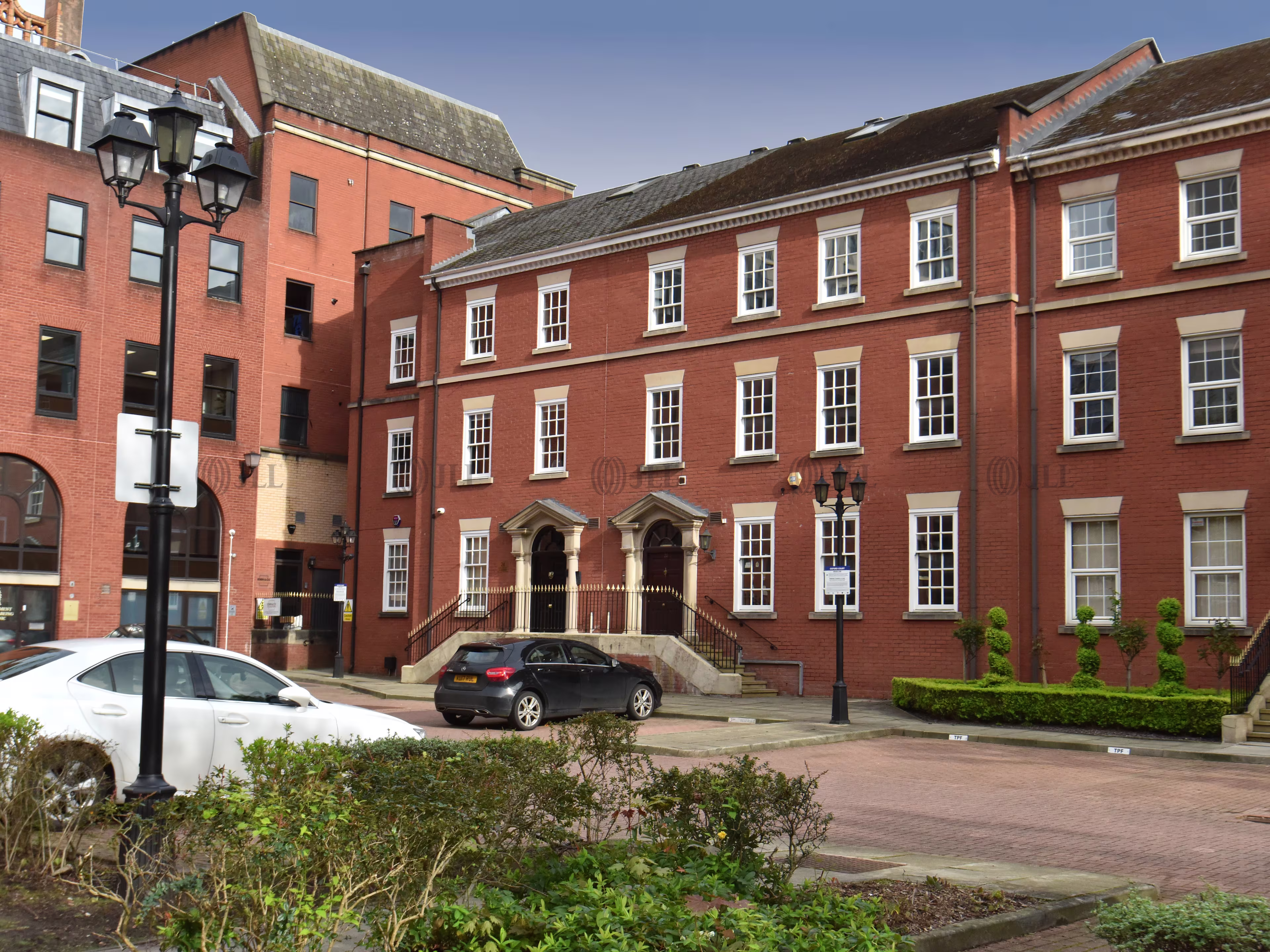 22 Oxford Court