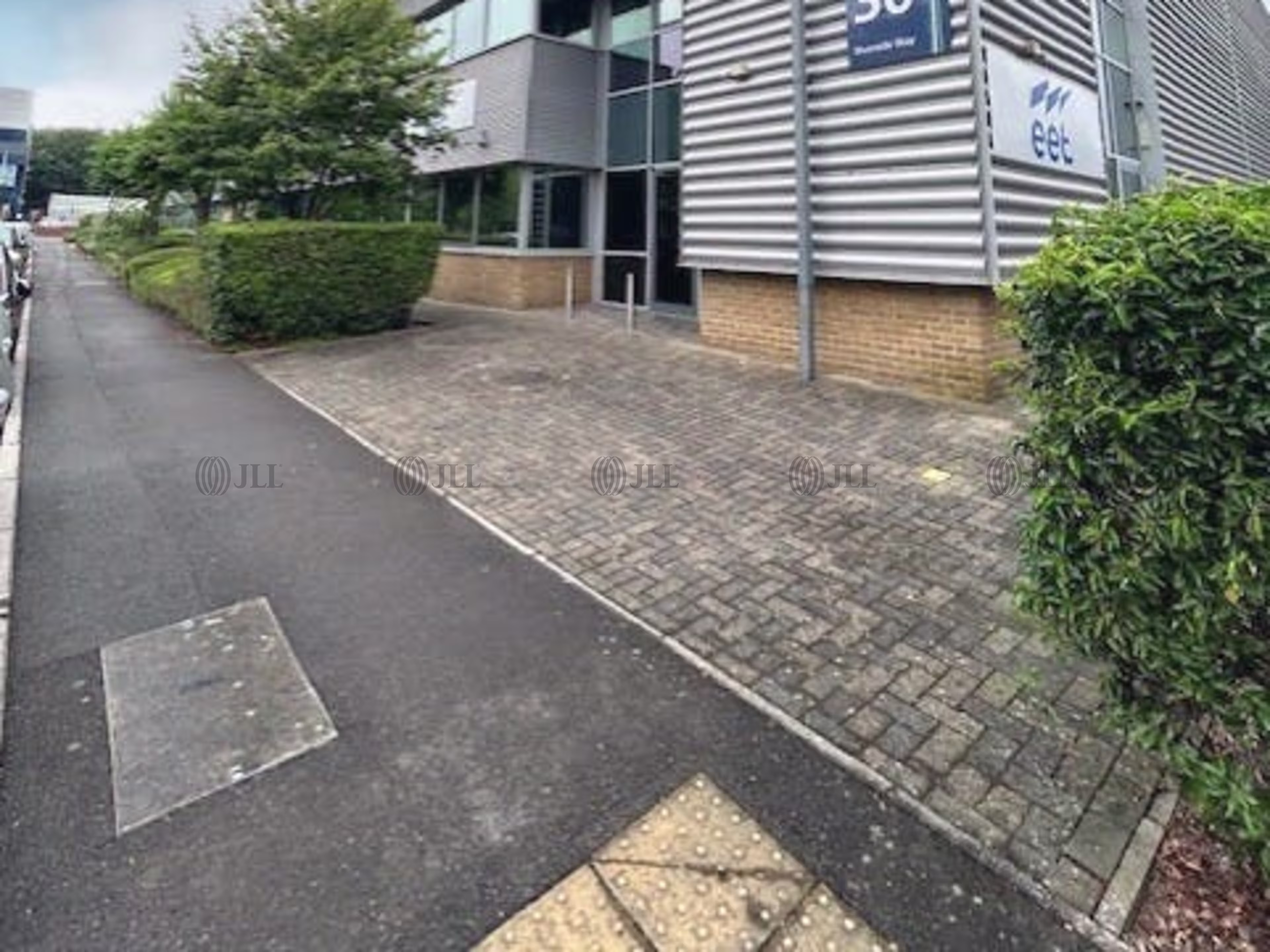 30 Riverside Way