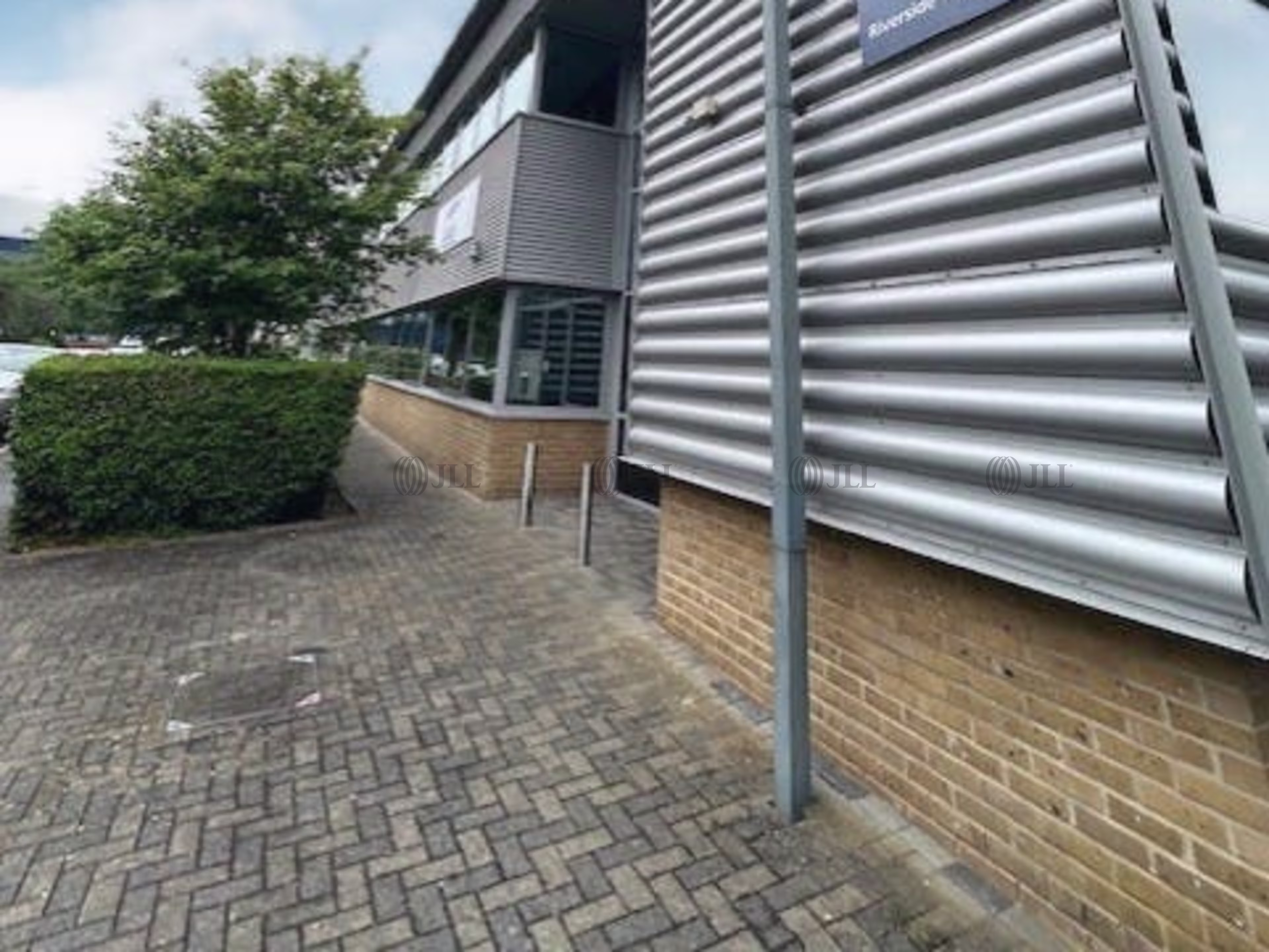 30 Riverside Way