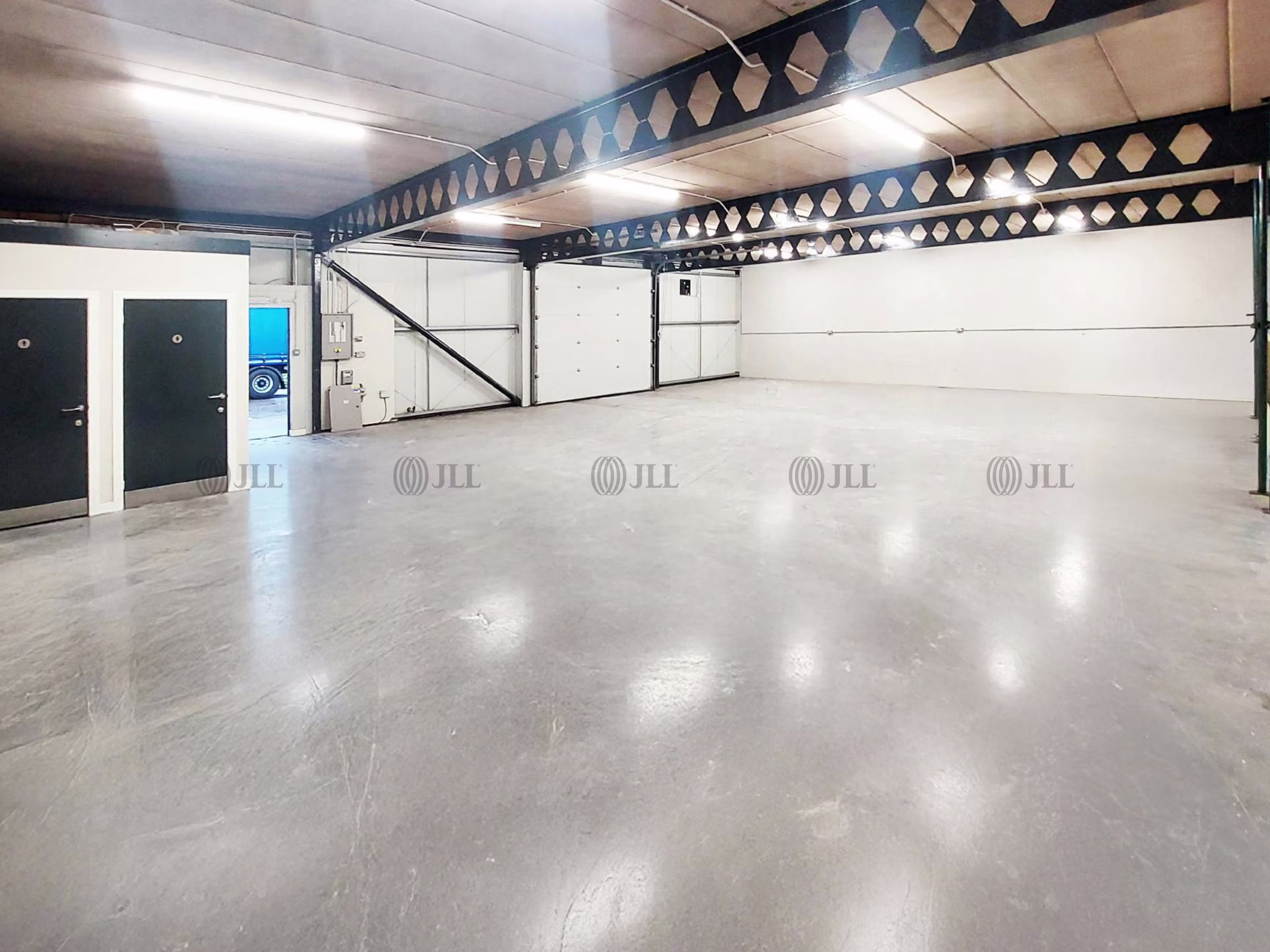 Unit F, Lochlands Industrial Estate