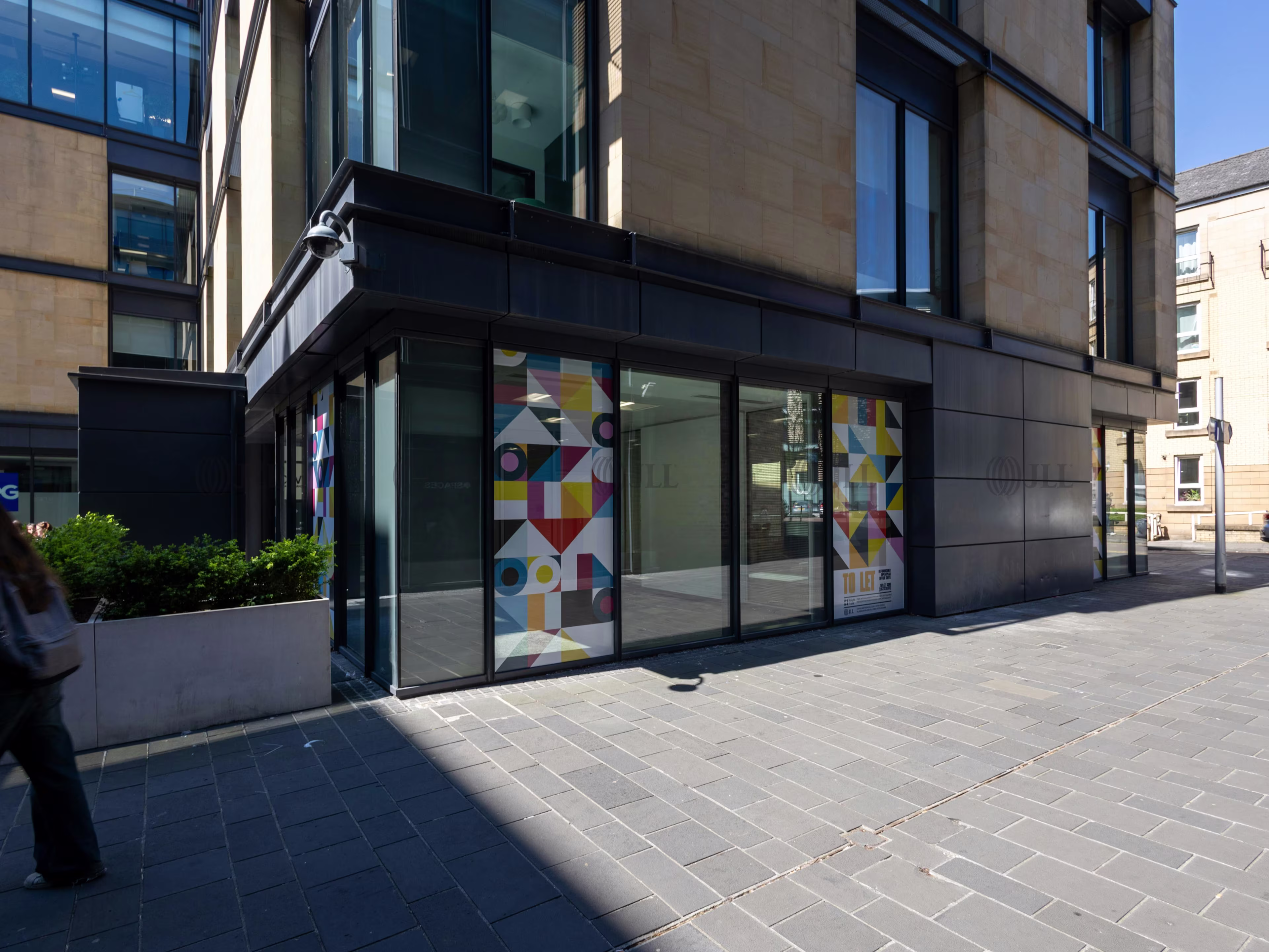 2 Lochrin Square