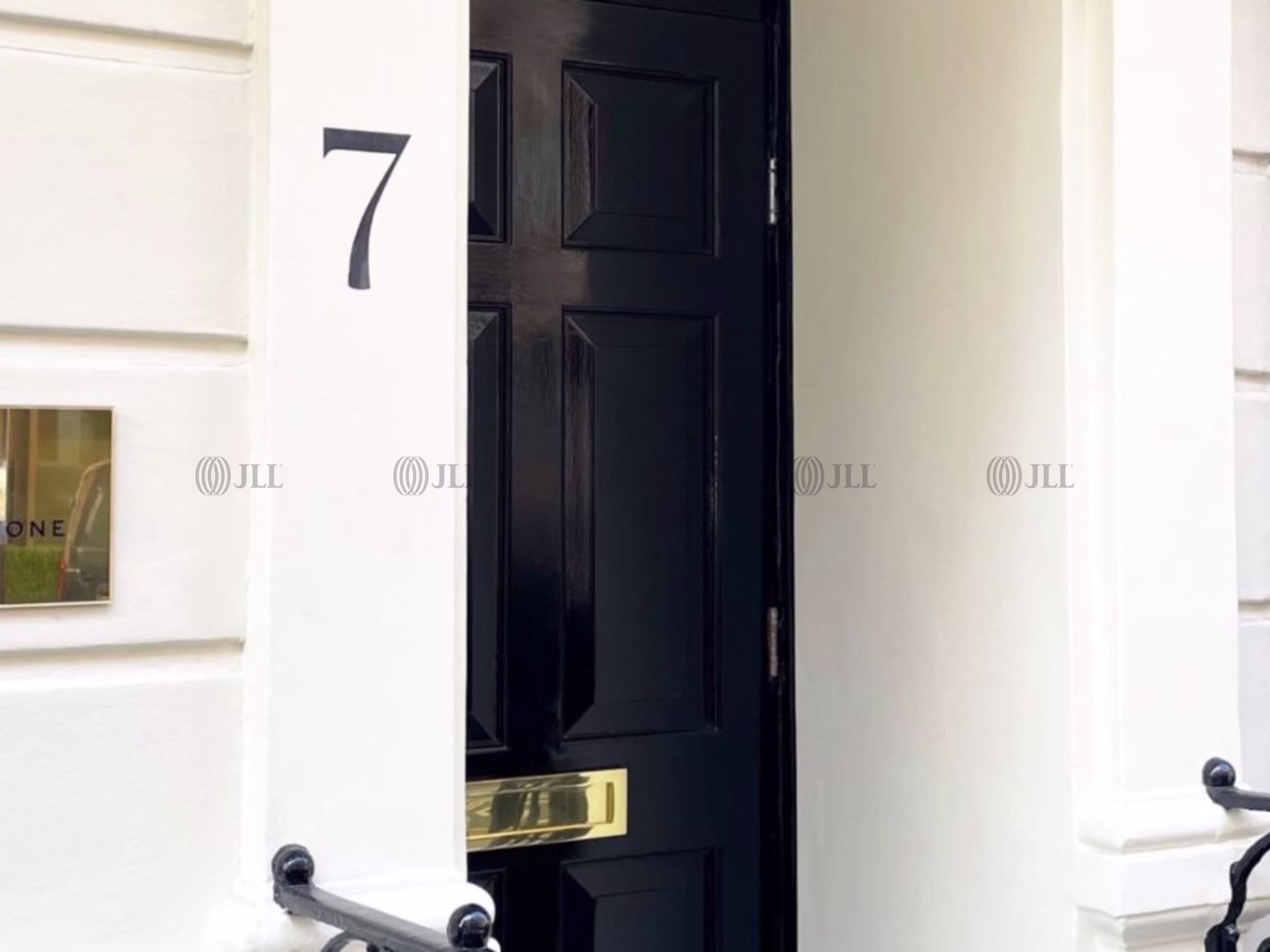 7 Stratton Street