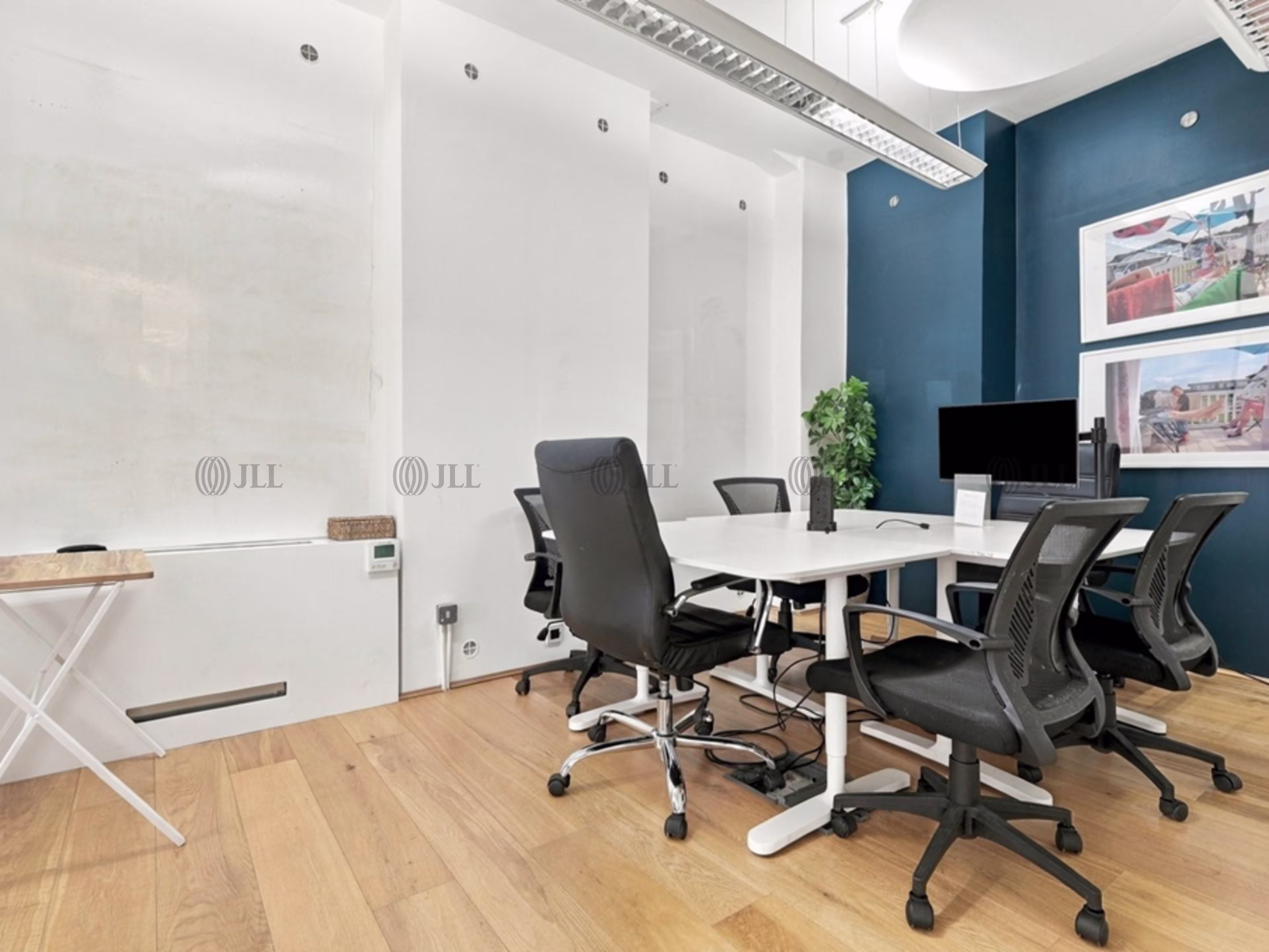 11a Curtain Road