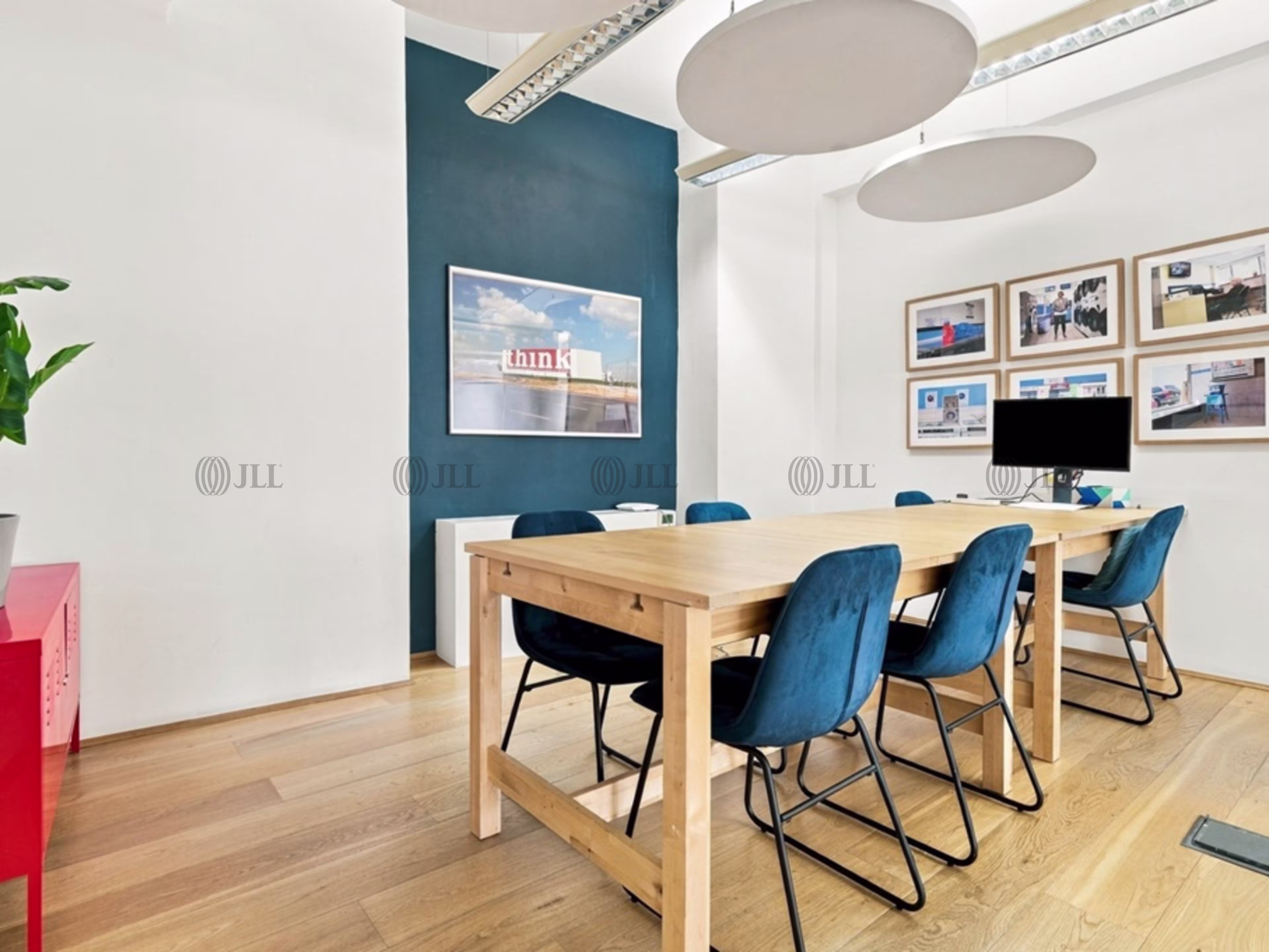 11a Curtain Road