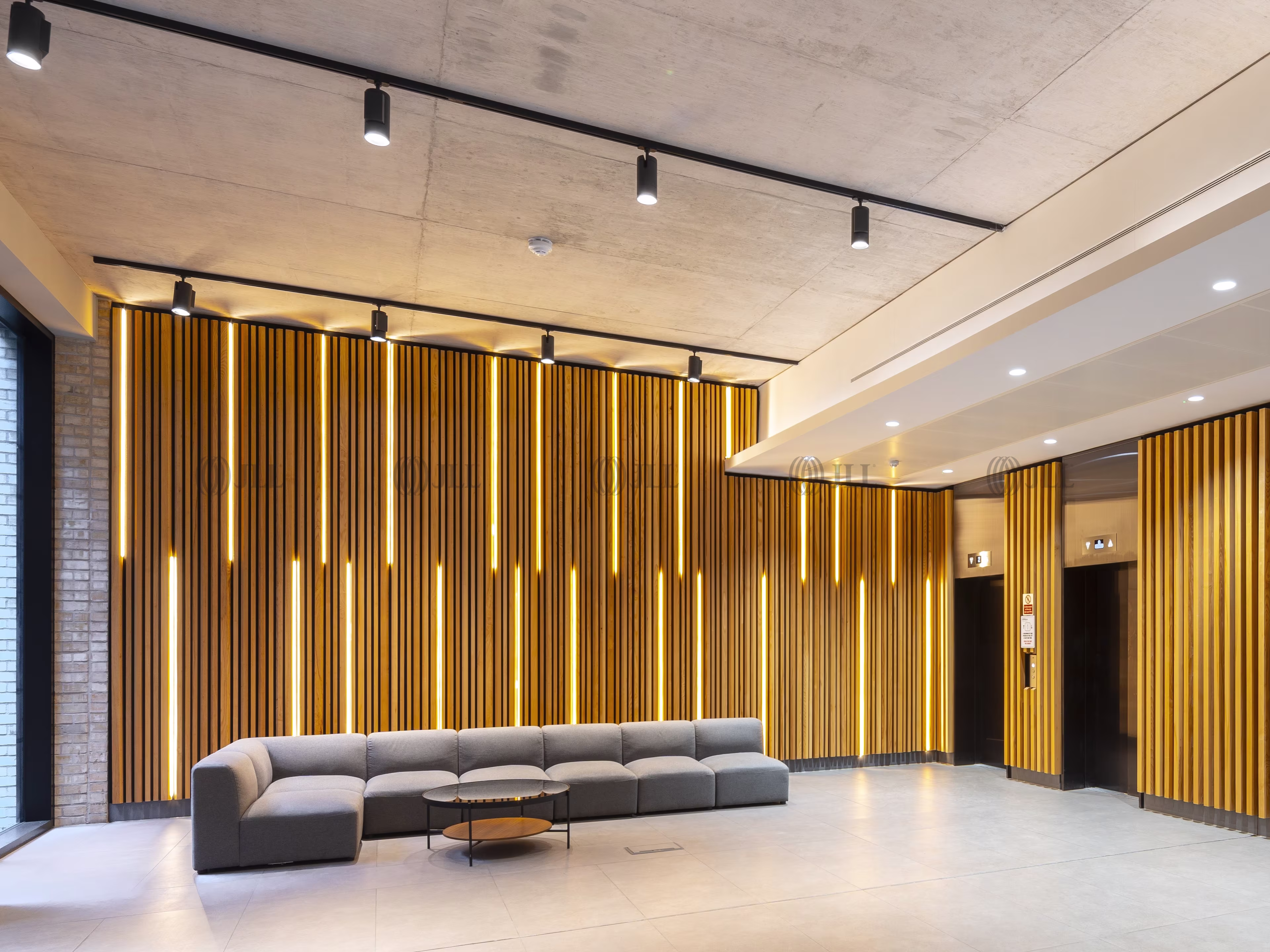 2 Leonard Circus
