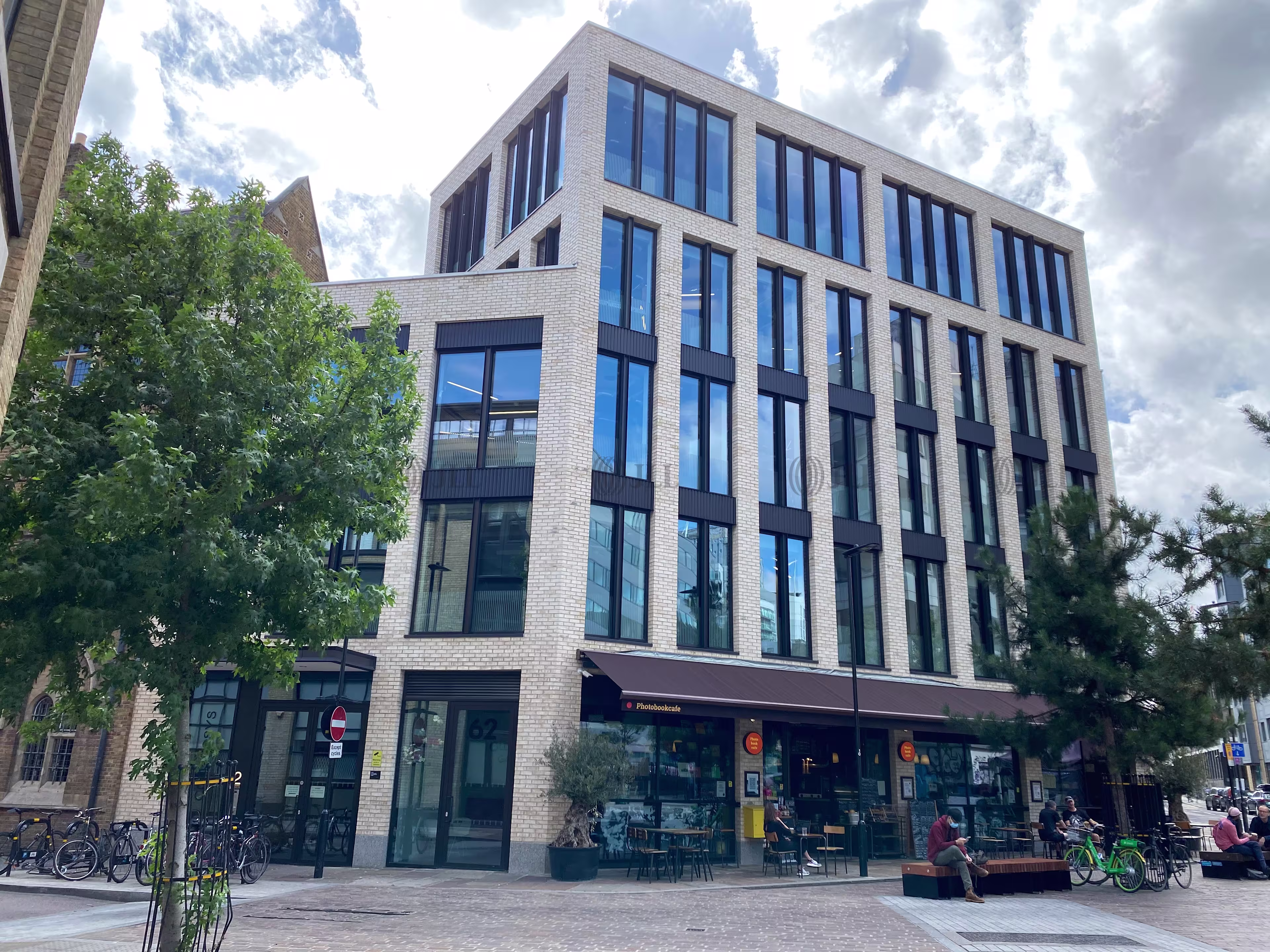 2 Leonard Circus