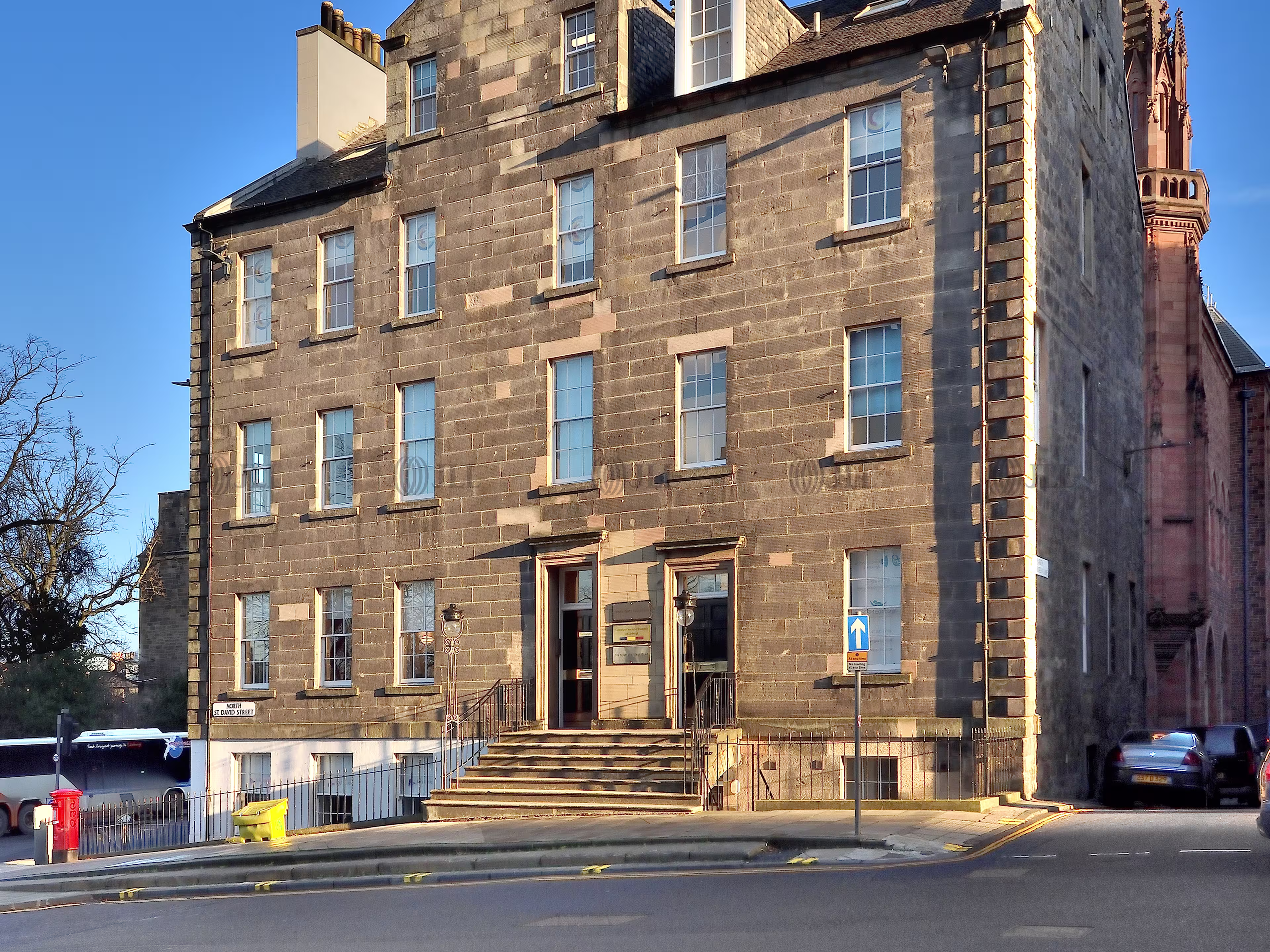 7/9 North St David Street