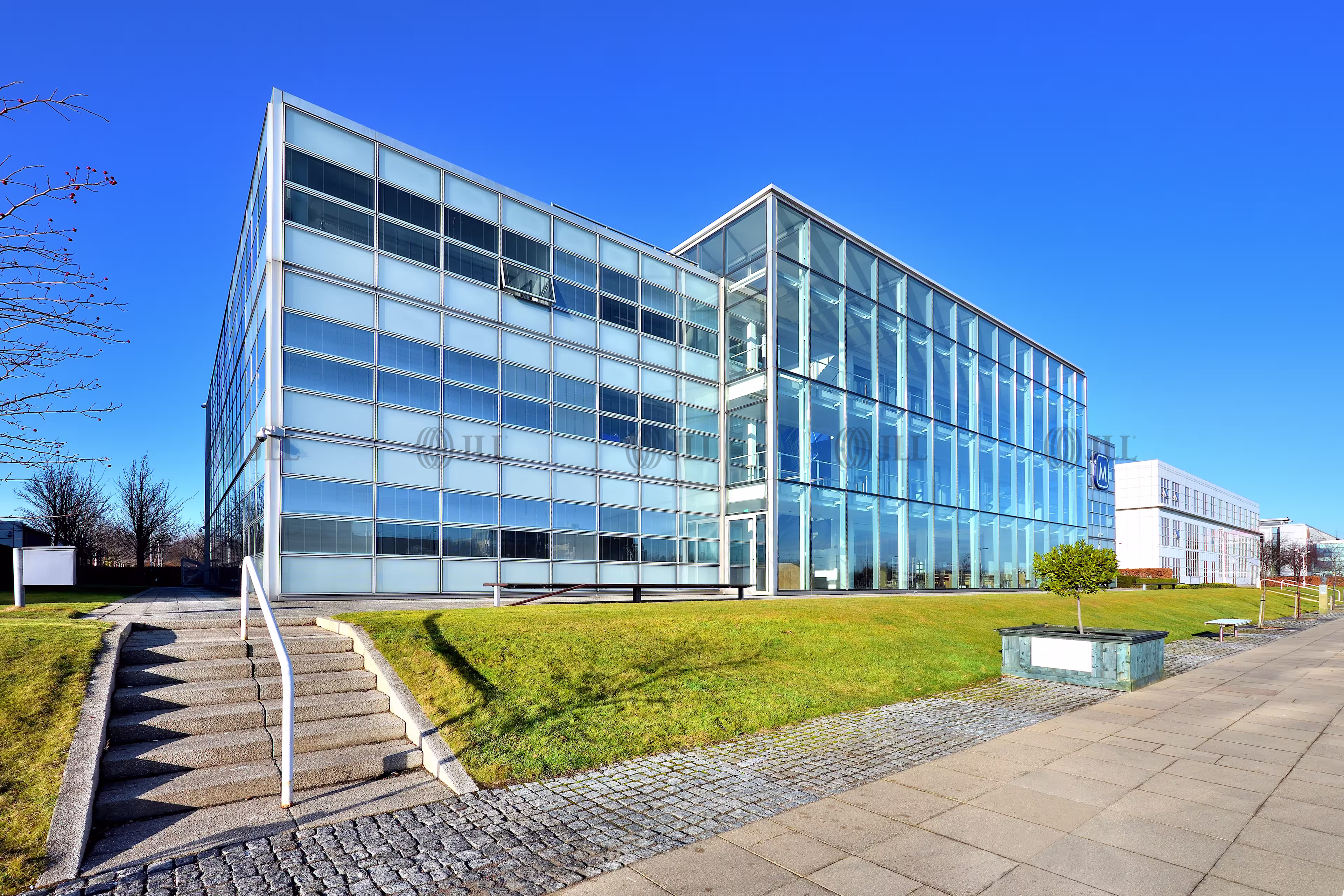 2 Lochside Avenue