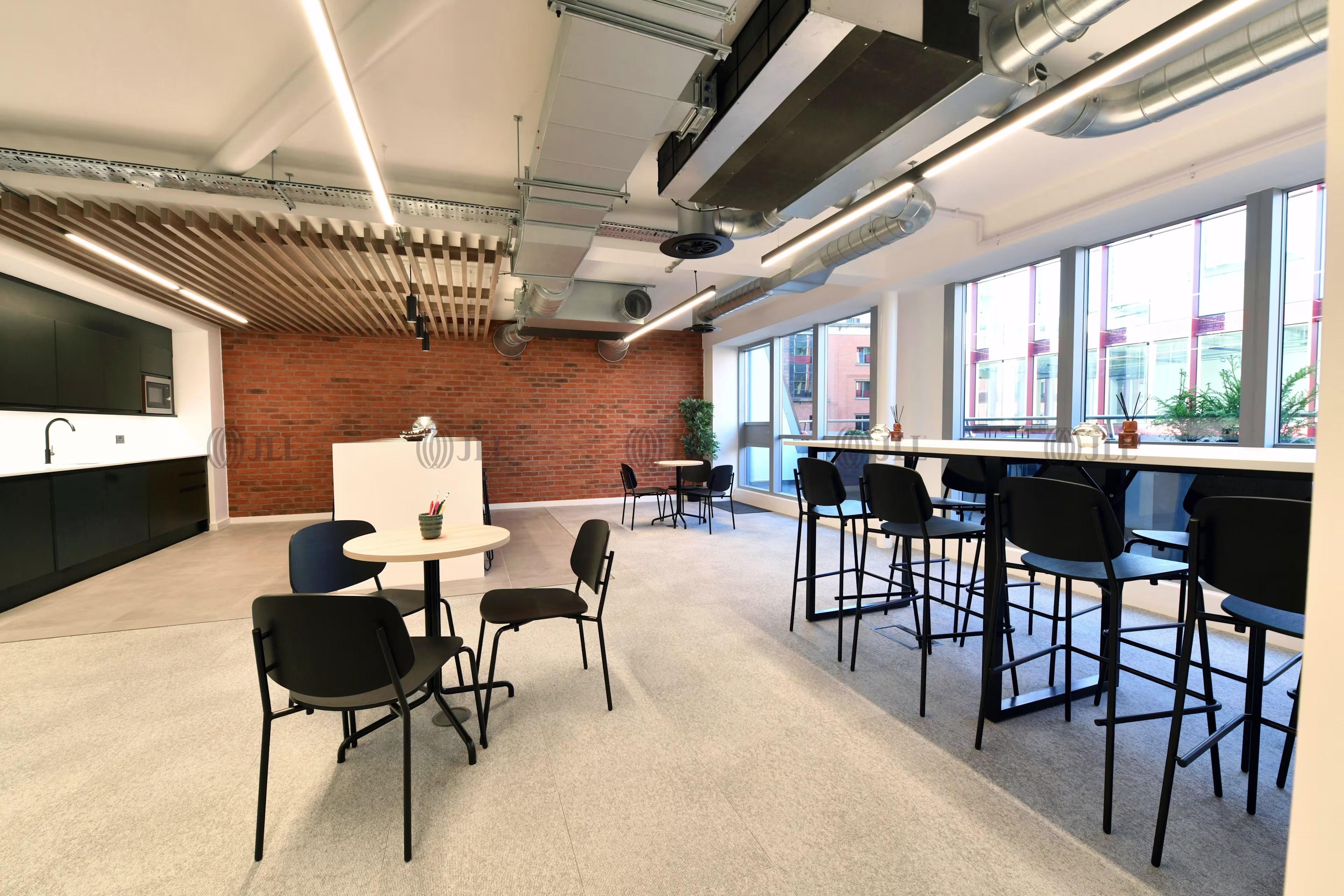 17-19 Whitworth Street West