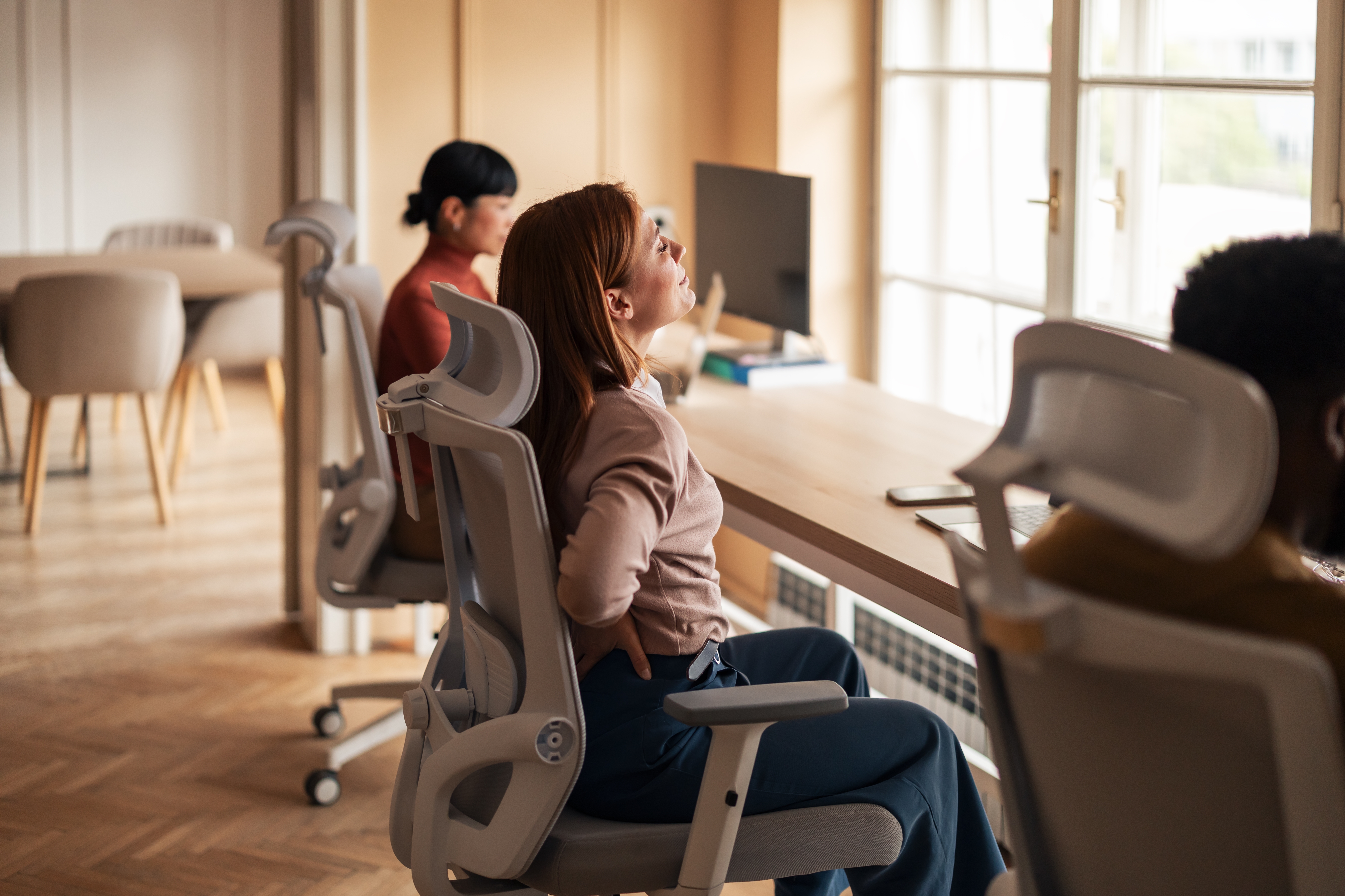 อุปกรณ์สํานักงานมีอะไรบ้าง เก้าอี้ทำงาน