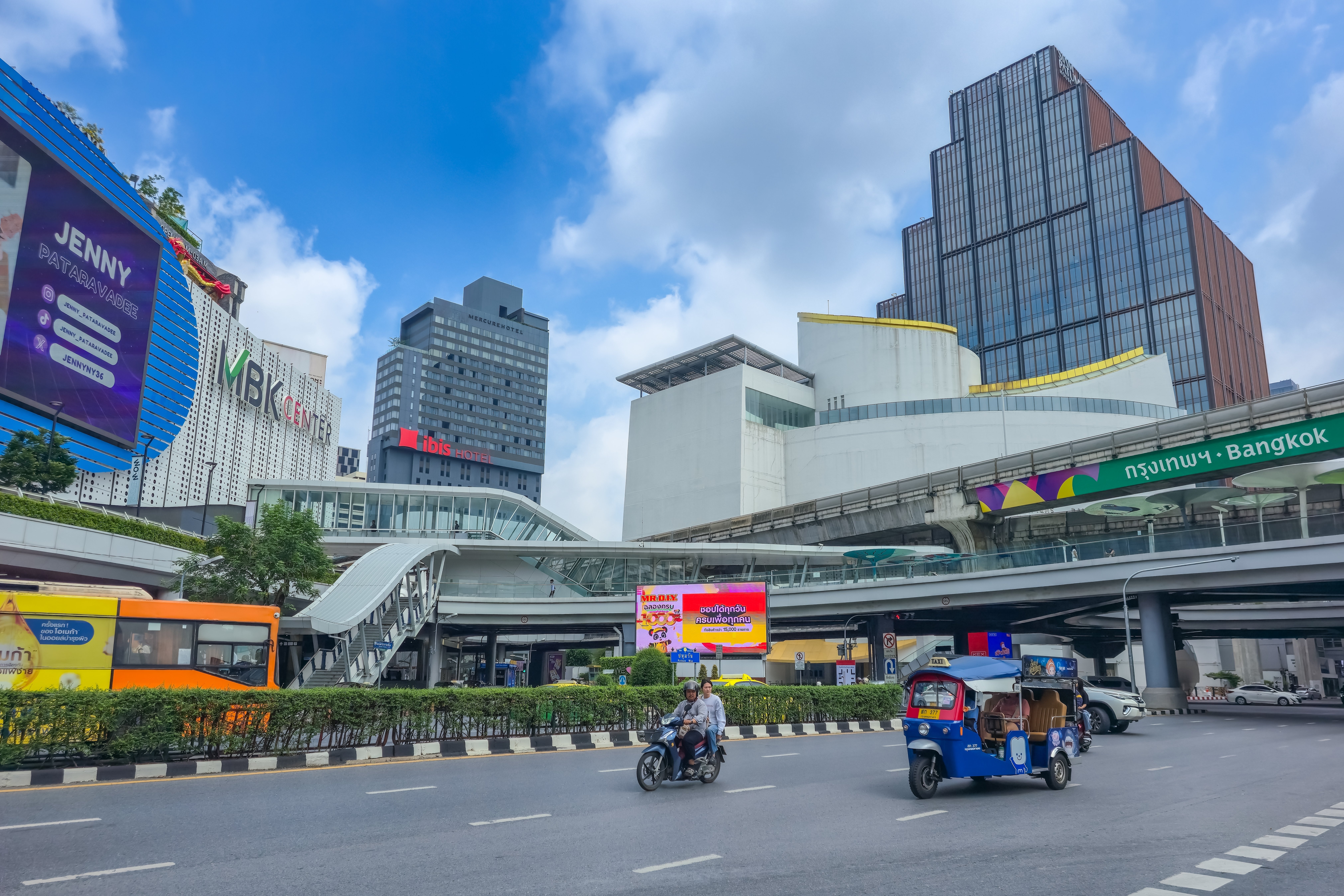 Bangkok business districts Rama 9 Ratchadaphisek and Huai Khwang