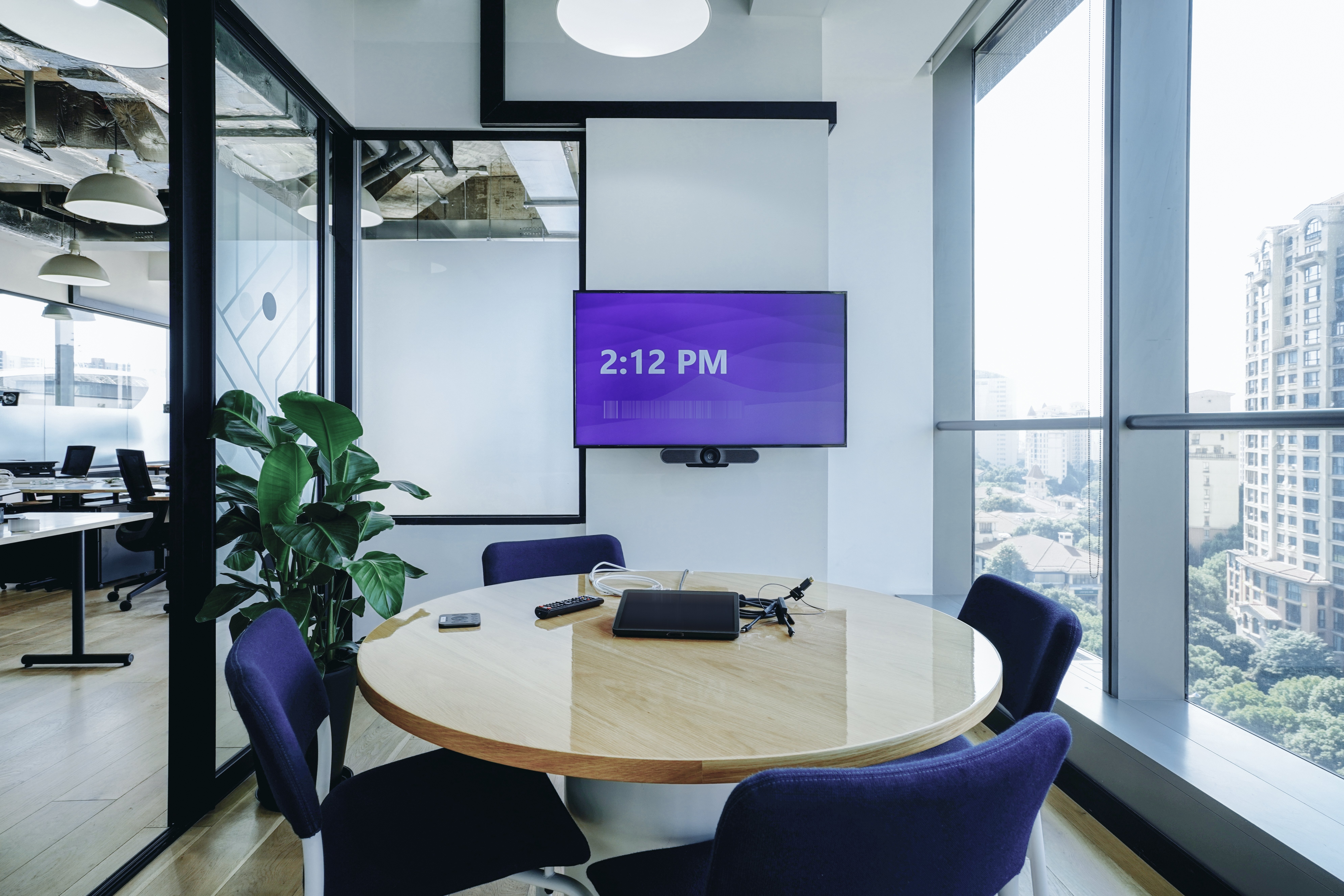Office layout planning and furniture selection guide with Feng Shui decorations