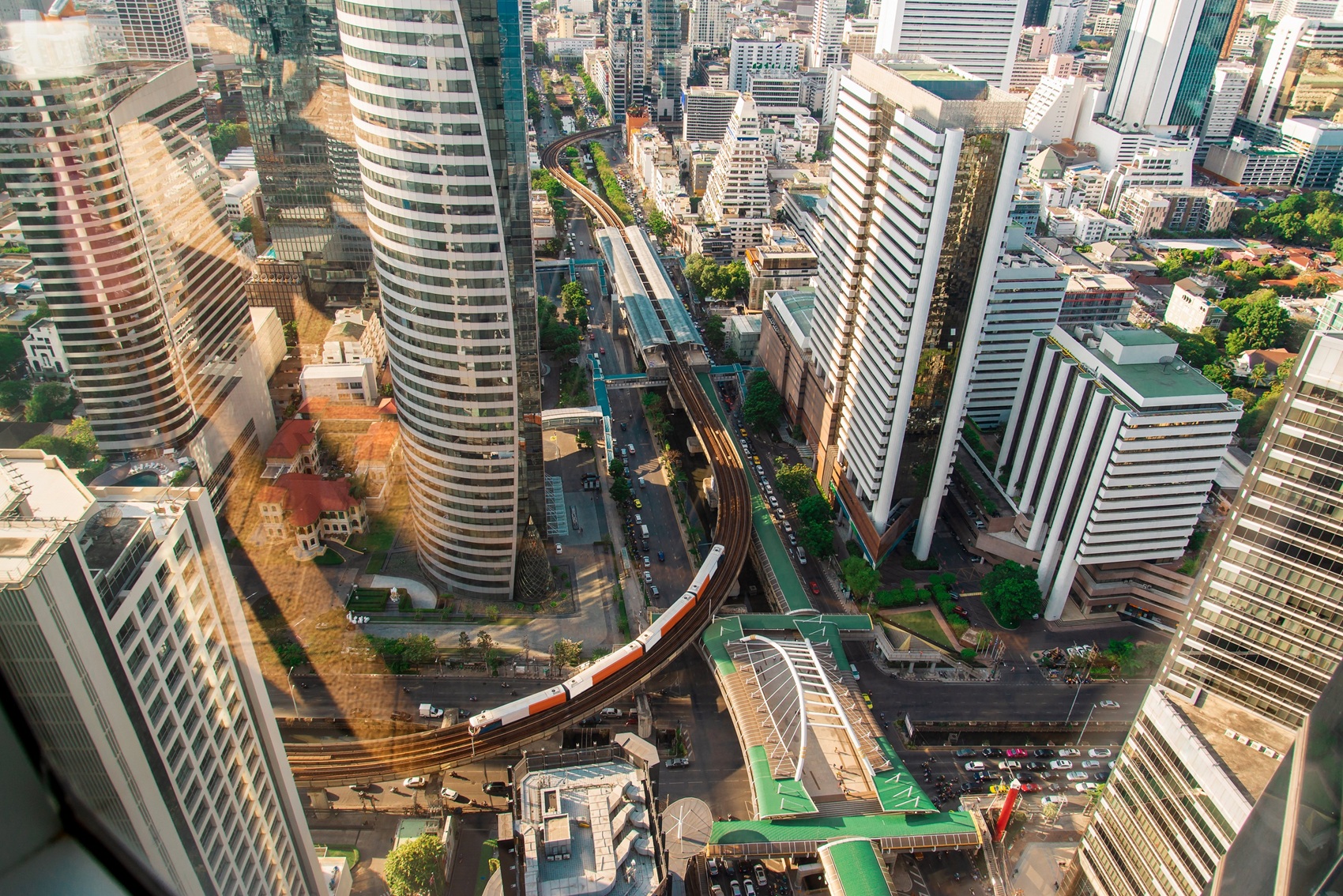 Silom office rental highlights and key advantages of Silom district