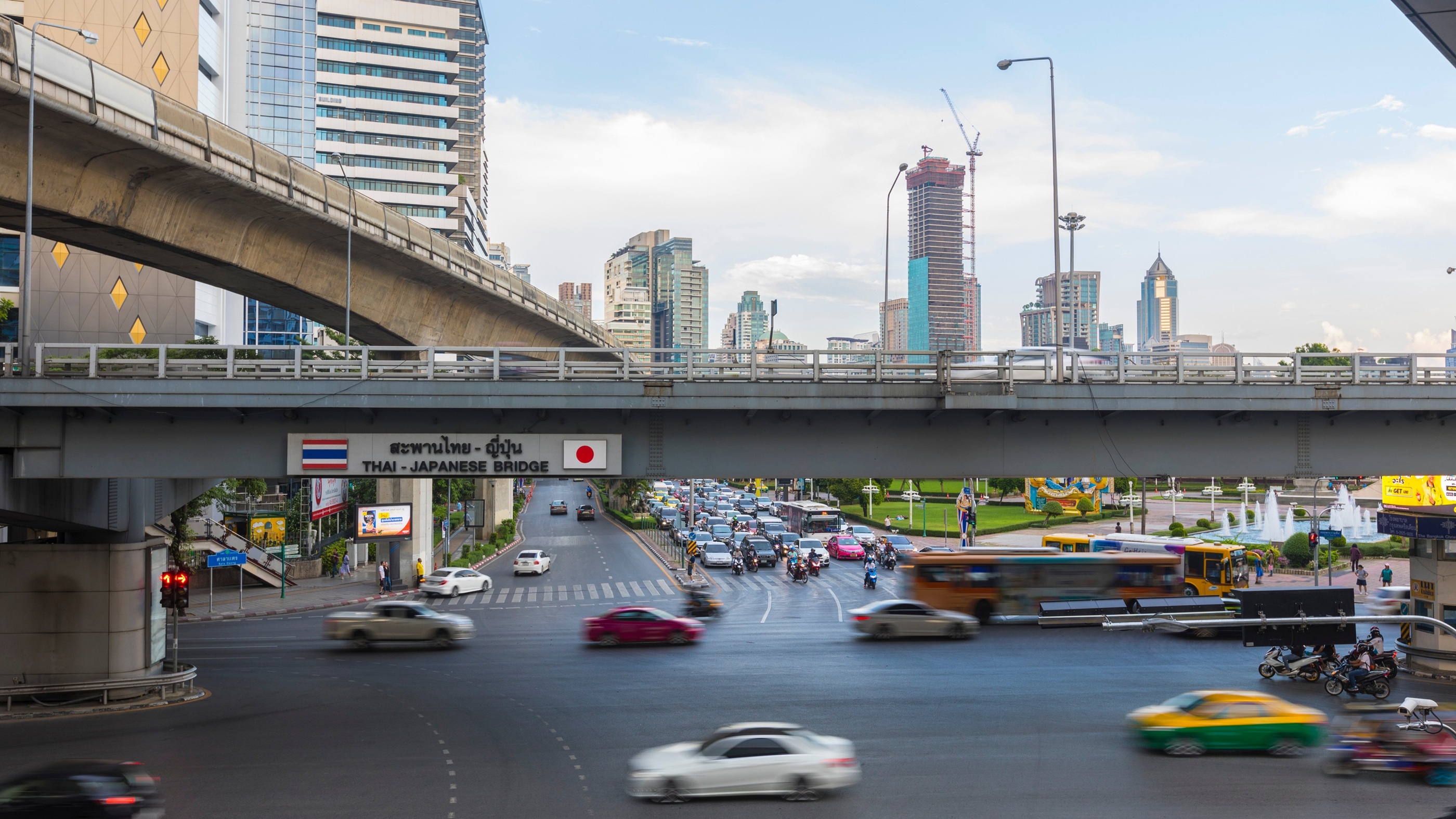 Office for rent Rama 4 convenient location in central Bangkok