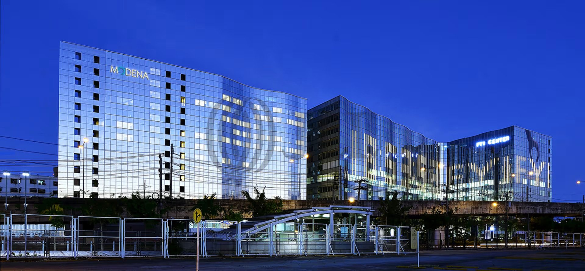 Office for rent Rama 4 FYI Center creative workspace