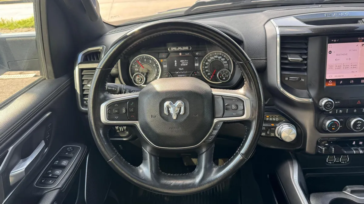 Ram 1500 Laramie Crew Cab Sport año 2023