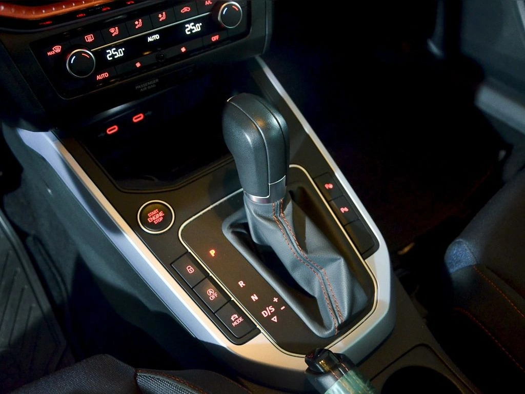SEAT ARONA Fr 1.0 Tsi At año 2024