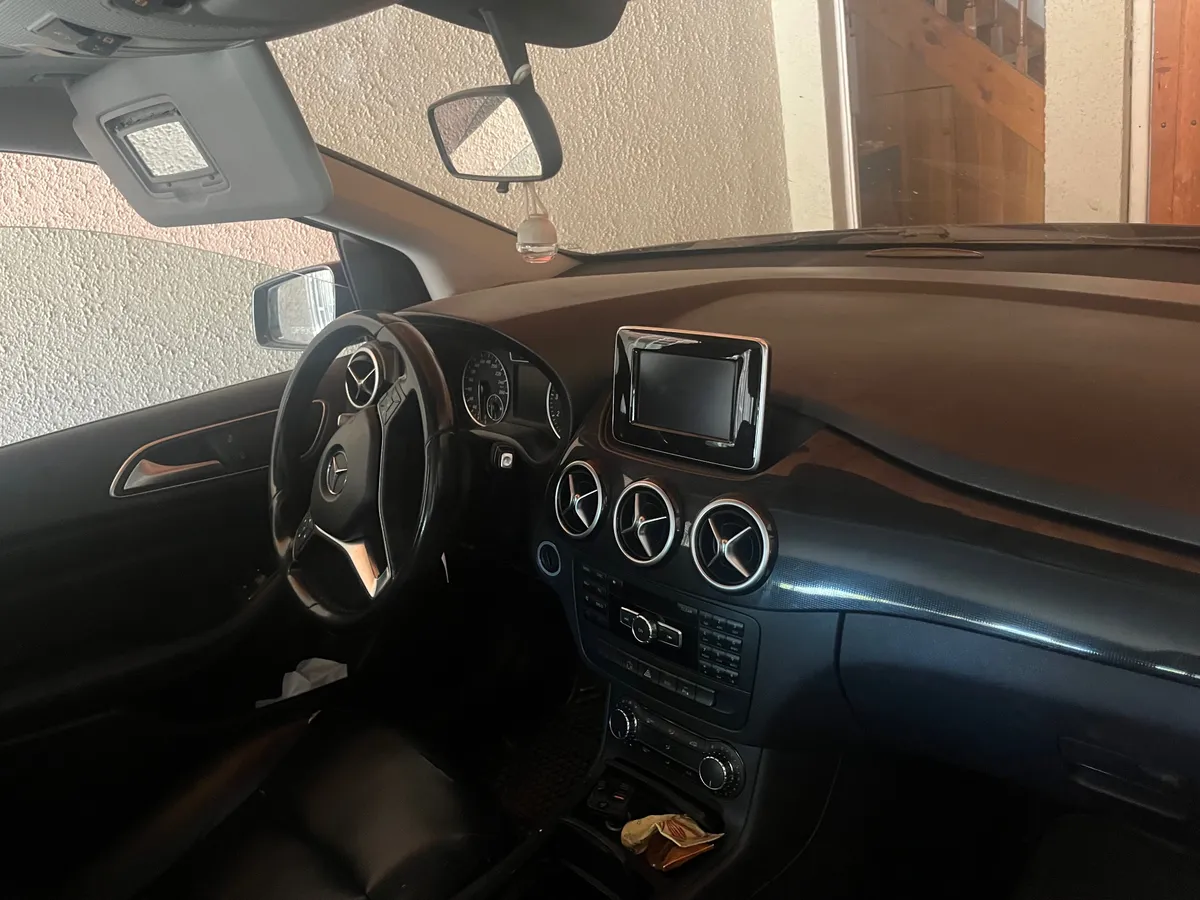 MERCEDES BENZ B180 1.6 Mt año 2012