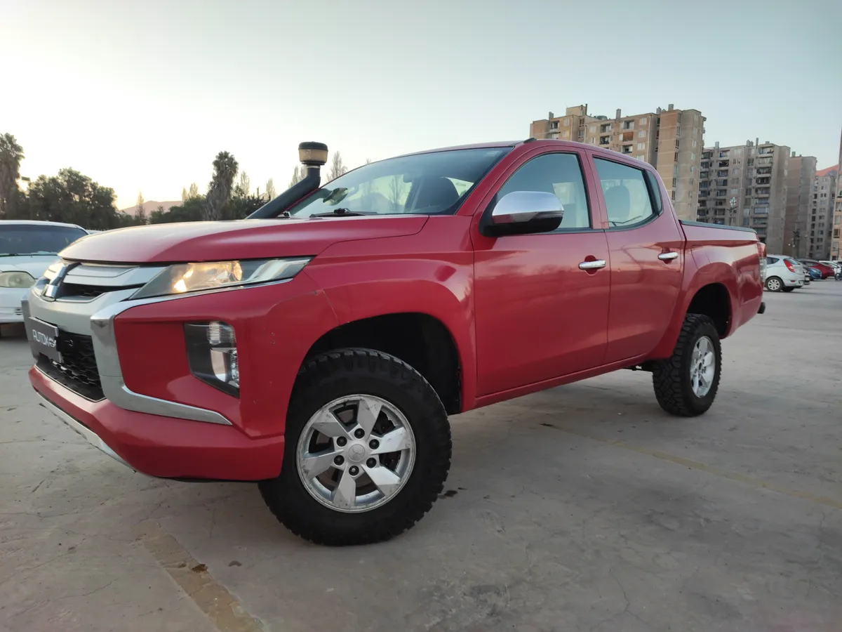 MITSUBISHI L200 2.4 Td Katana Crt Mt 4x4 Diesel año 2021