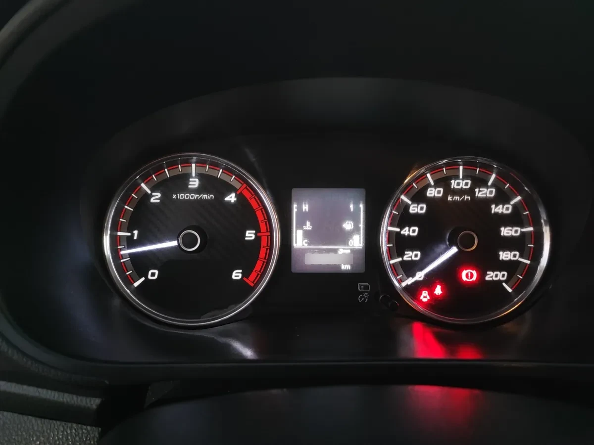 MITSUBISHI L200 2.4 Td Katana Crt Mt 4x4 Diesel año 2021