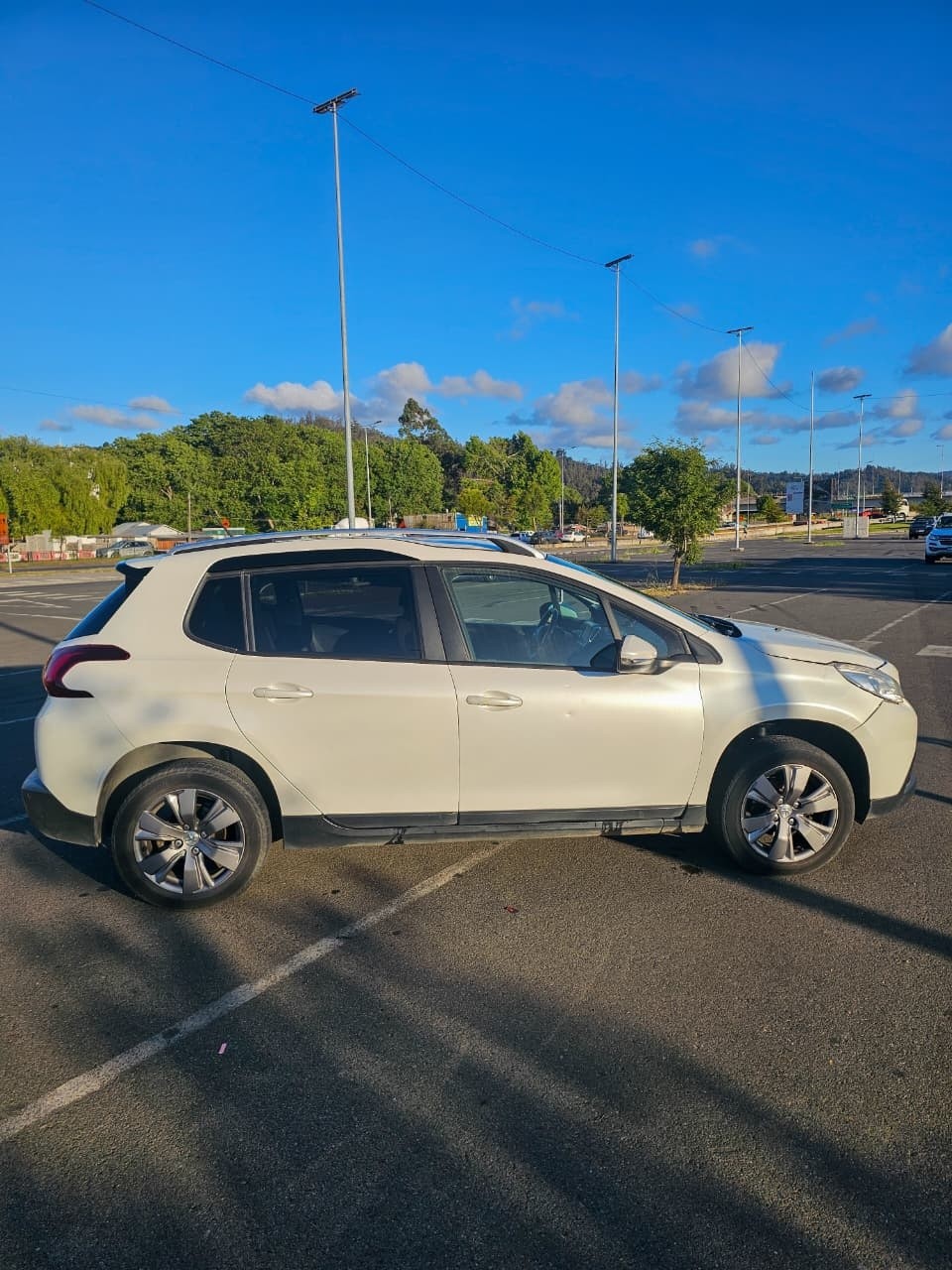 PEUGEOT 2008 1.6 Allure Bluehdi 100hp E6 Mt Diesel año 2017