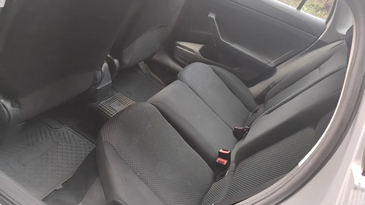 VOLKSWAGEN VIRTUS 1.6 Trendline Mt año 2021