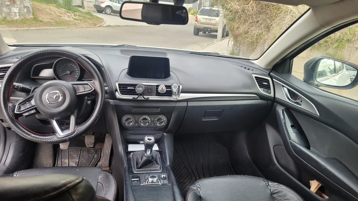 MAZDA MAZDA3 2.0l V Mt año 2018