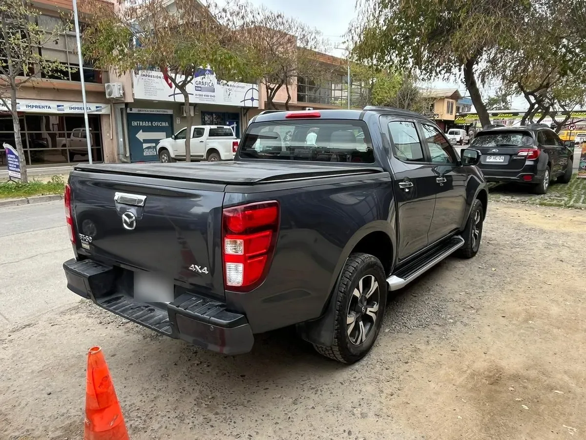MAZDA BT-50 2.2 Dc Sdx High Mt 4x4 Diesel año 2022