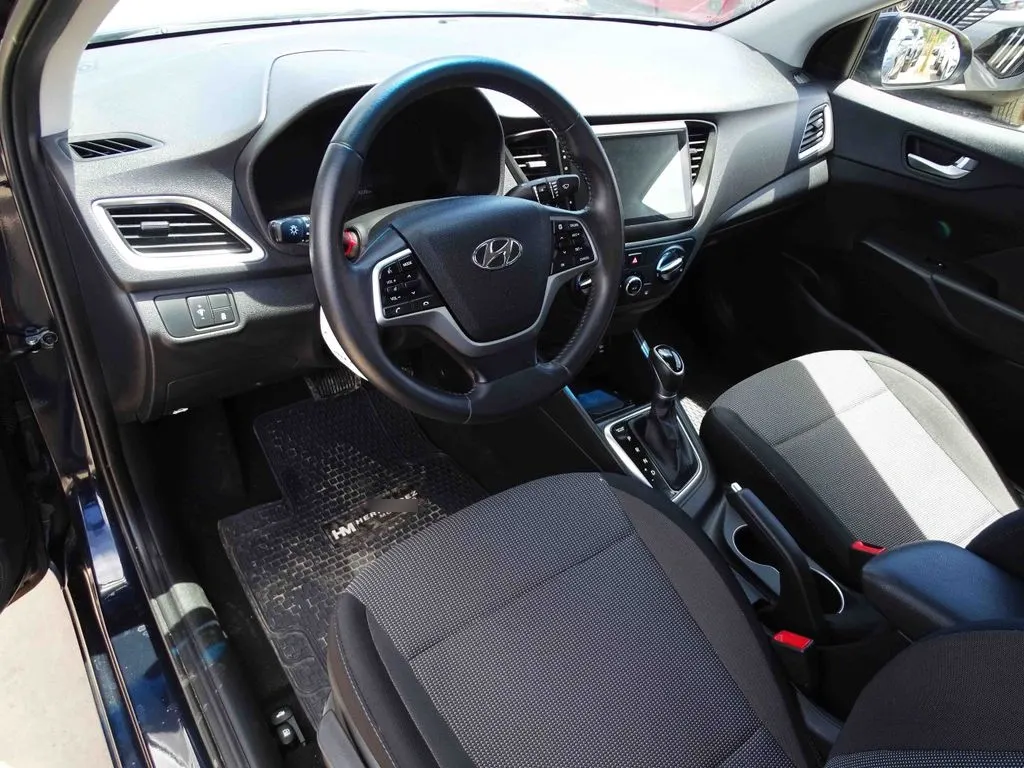 Hyundai Accent 1.6 año 2023