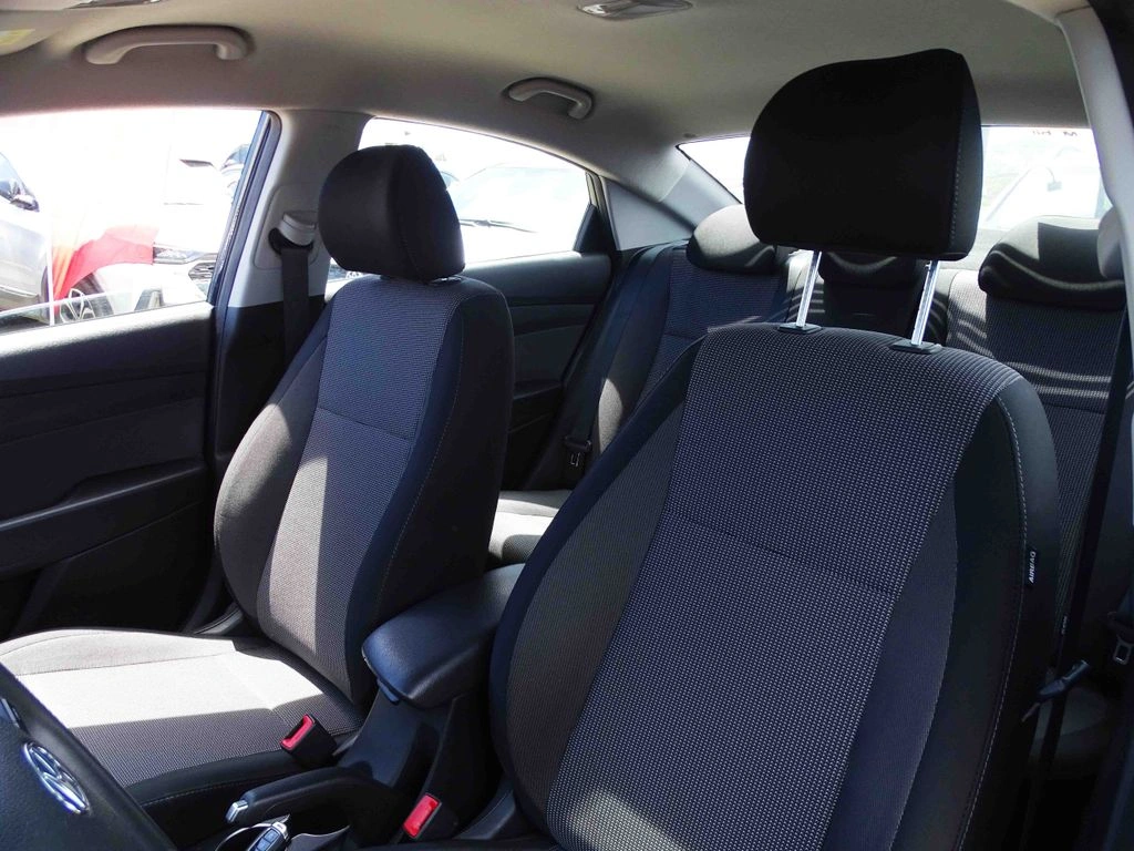 Hyundai Accent 1.6 año 2023