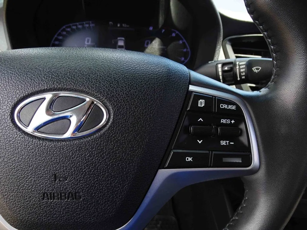 Hyundai Accent 1.6 año 2023