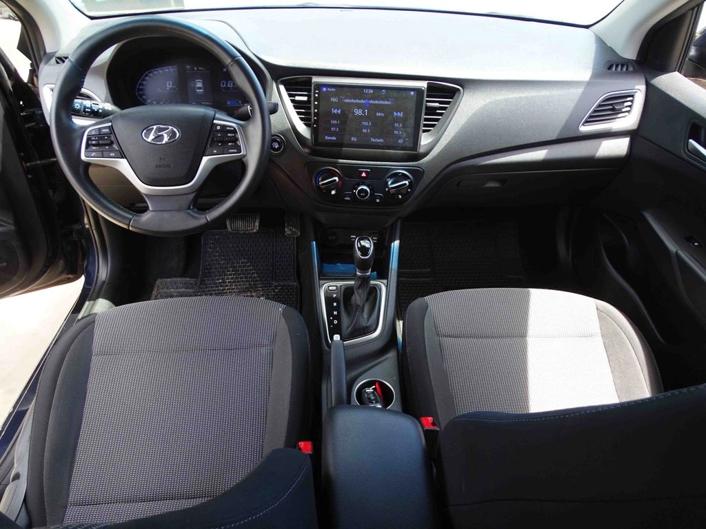 Hyundai Accent 1.6 año 2023