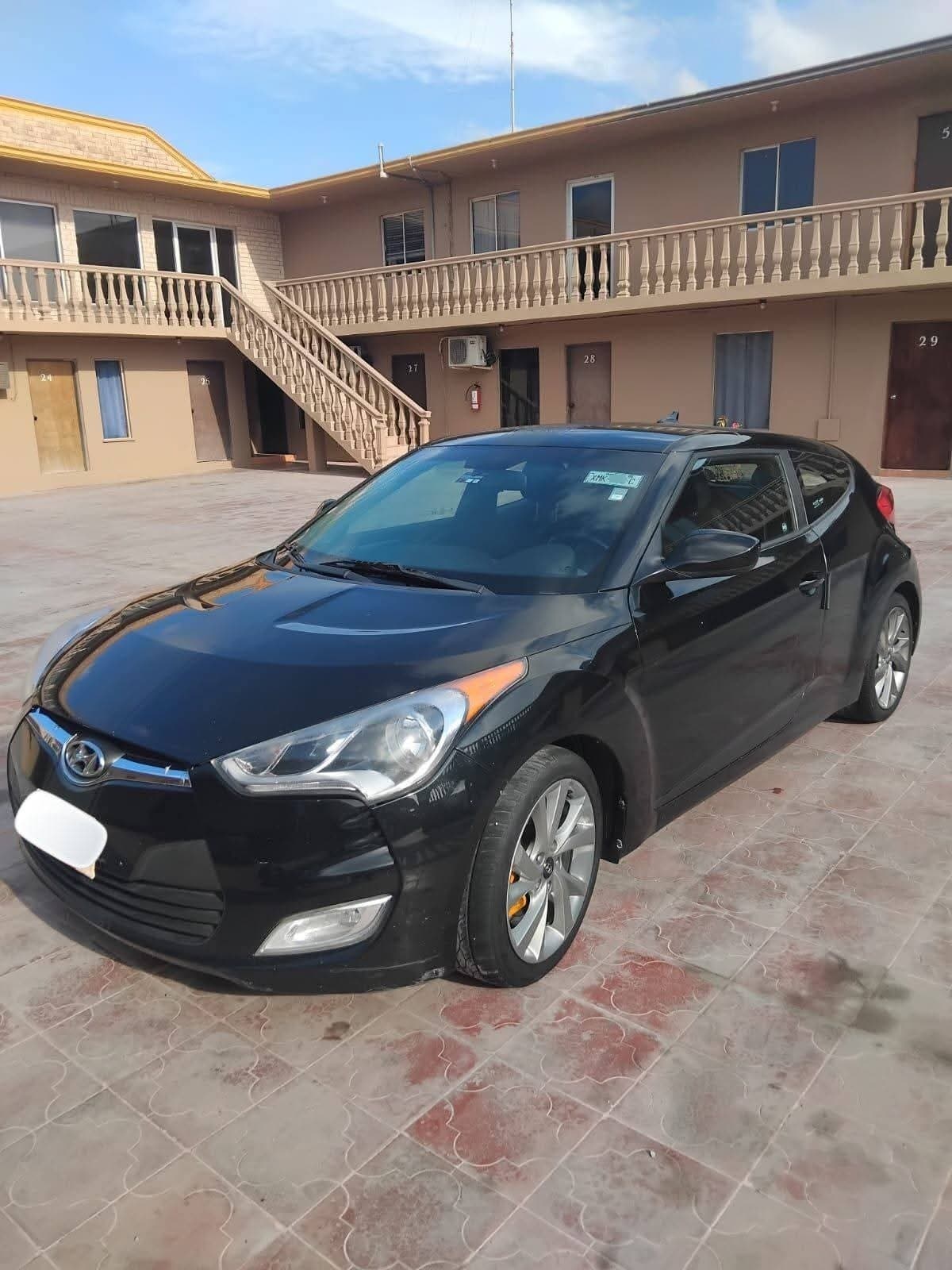 HYUNDAI VELOSTER 1.6 Fs 4dr Gls Mt año 2017