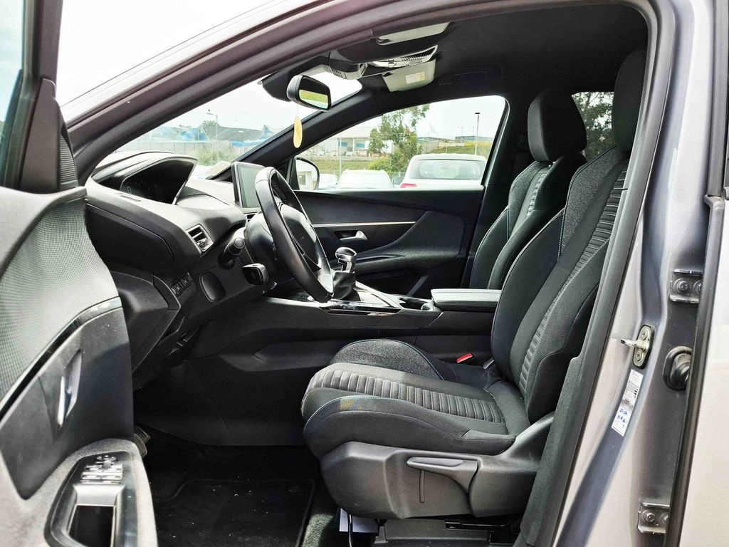 Peugeot 3008 1.2 año 2023