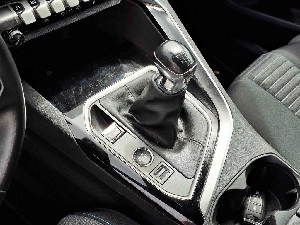 Peugeot 3008 1.2 año 2023