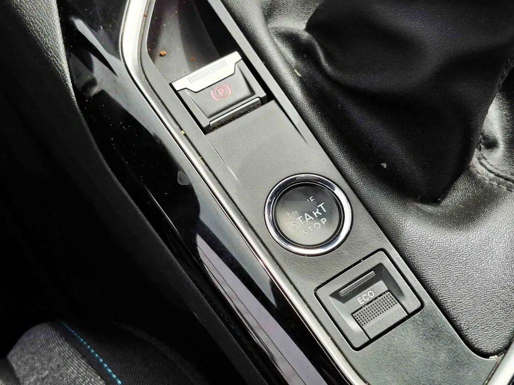 Peugeot 3008 1.2 año 2023