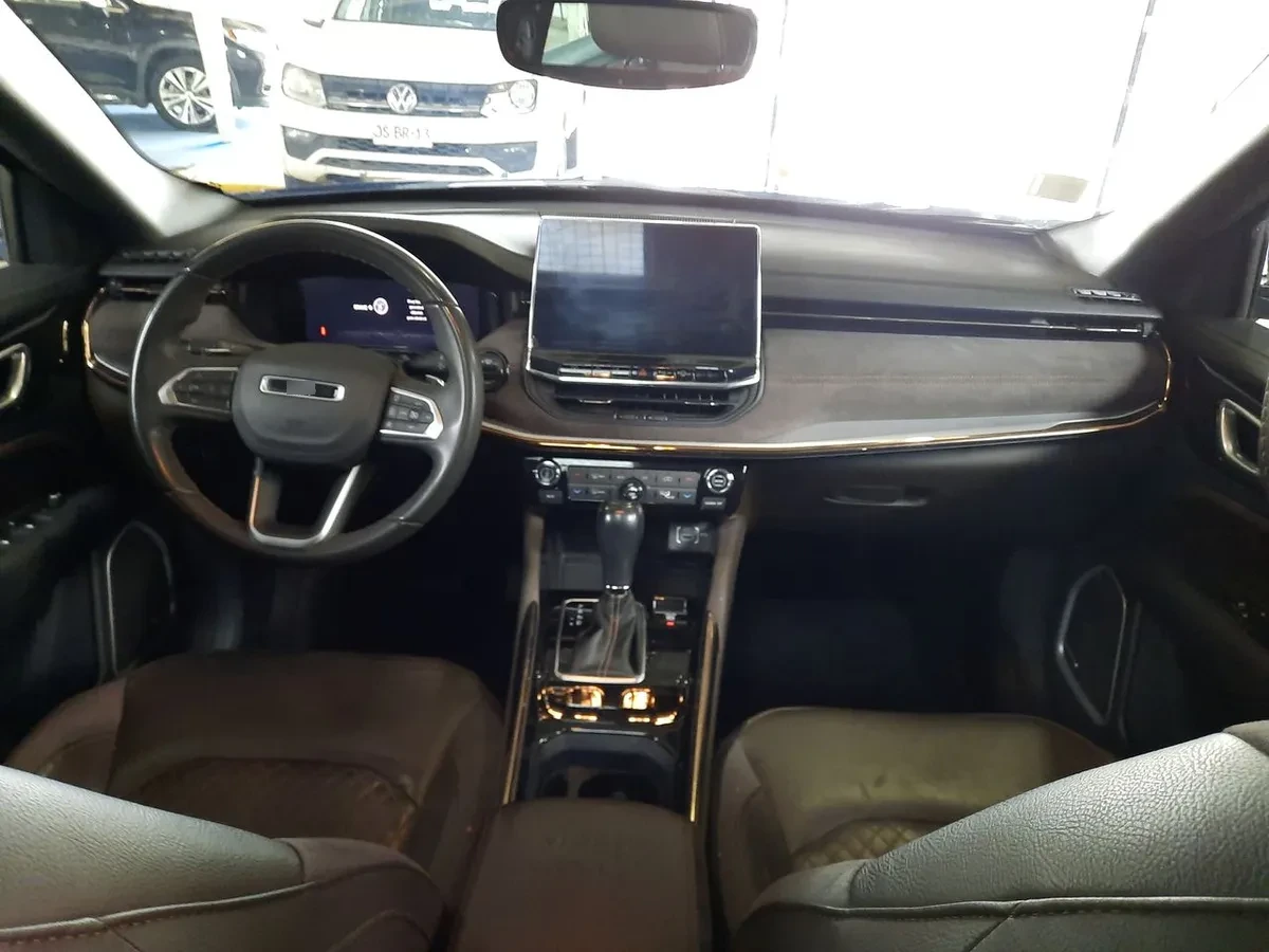 Jeep Commander 1.3t Overland T270 4x2 6at 5p año 2023