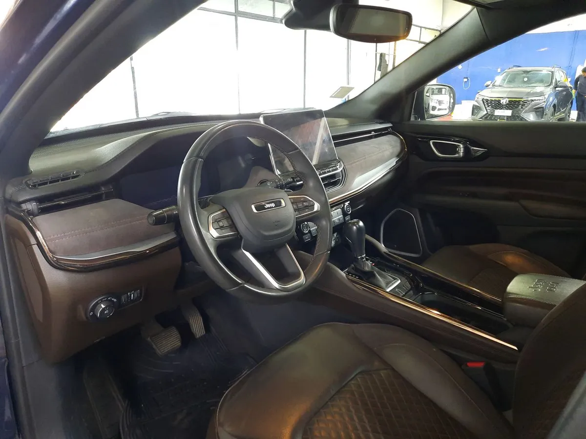 Jeep Commander 1.3t Overland T270 4x2 6at 5p año 2023