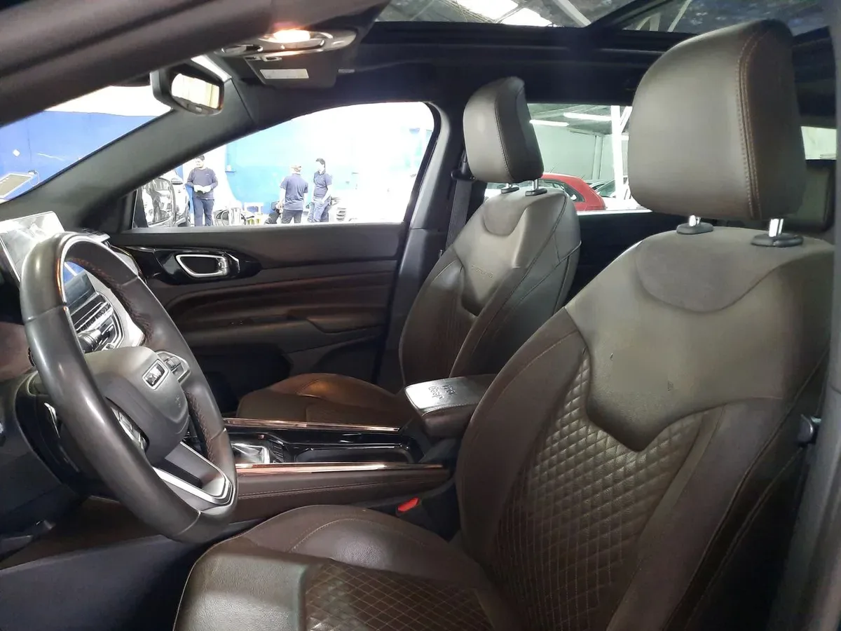 Jeep Commander 1.3t Overland T270 4x2 6at 5p año 2023