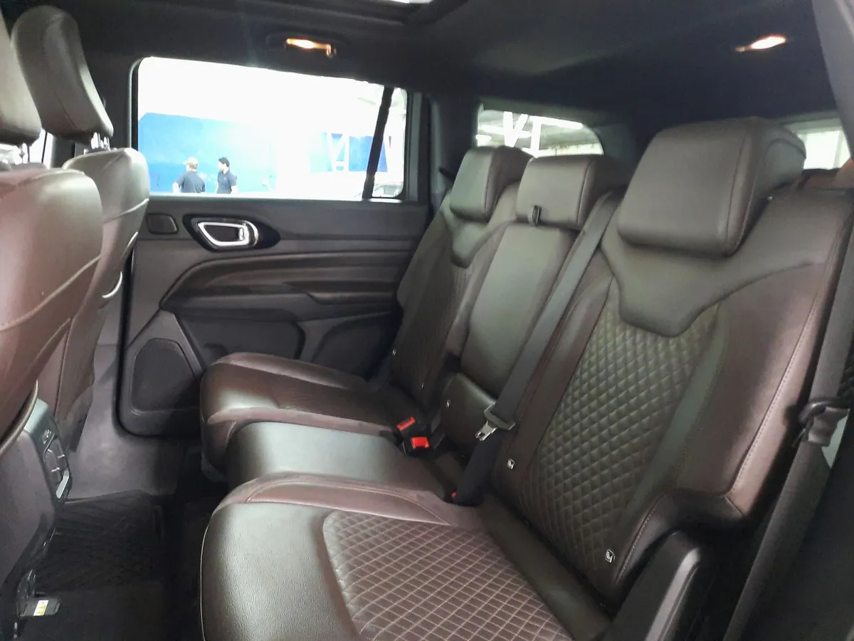 Jeep Commander 1.3t Overland T270 4x2 6at 5p año 2023