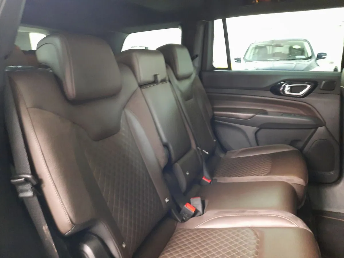 Jeep Commander 1.3t Overland T270 4x2 6at 5p año 2023