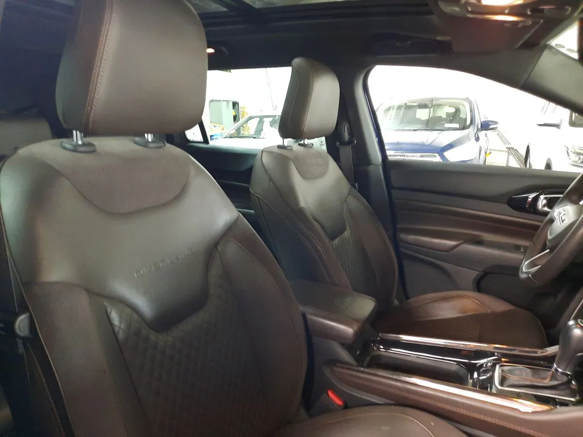 Jeep Commander 1.3t Overland T270 4x2 6at 5p año 2023