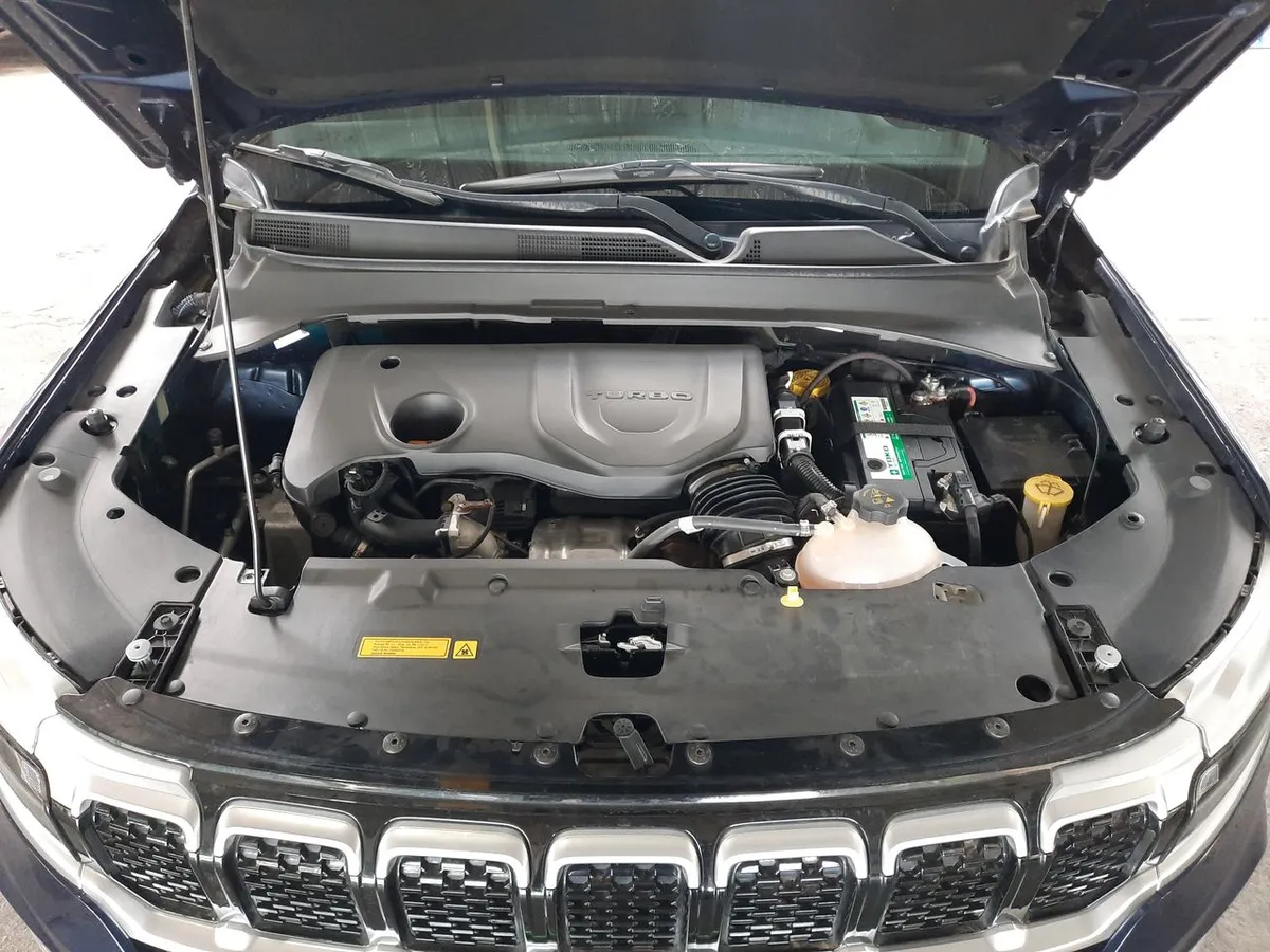 Jeep Commander 1.3t Overland T270 4x2 6at 5p año 2023