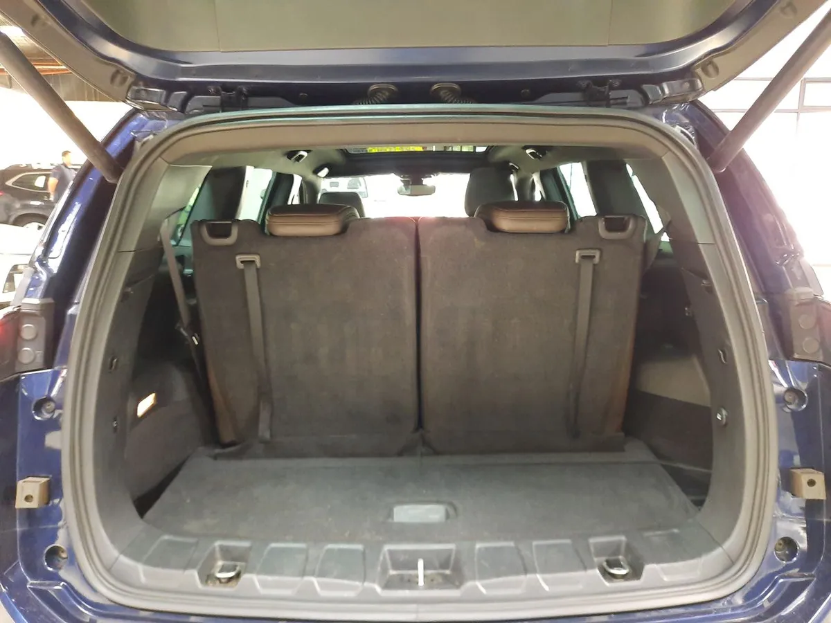 Jeep Commander 1.3t Overland T270 4x2 6at 5p año 2023